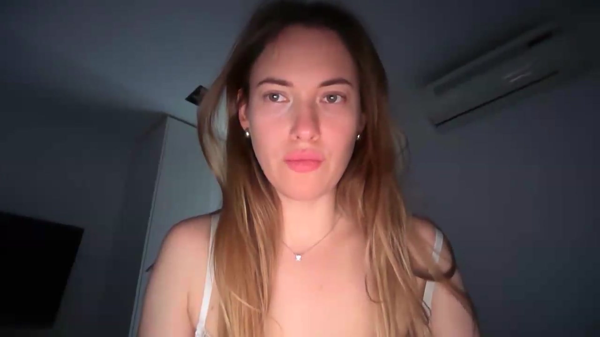 Gallery image thumbnail from SkySunFlower's myfreecams stream on, 05/17/2026, 04:54 image 4 of 20