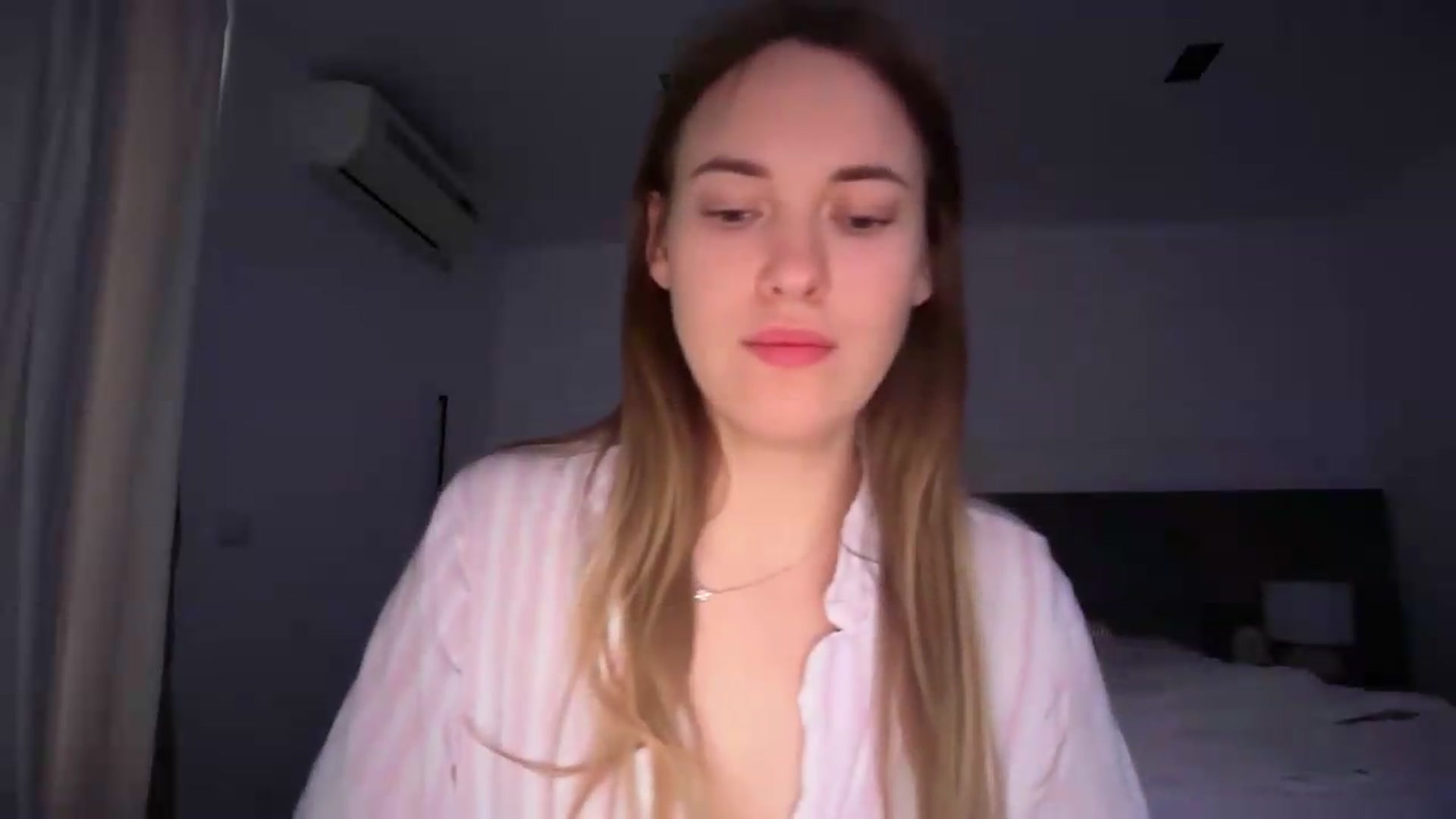 Gallery image thumbnail from SkySunFlower's myfreecams stream on, 05/19/2026, 11:17 image 13 of 20