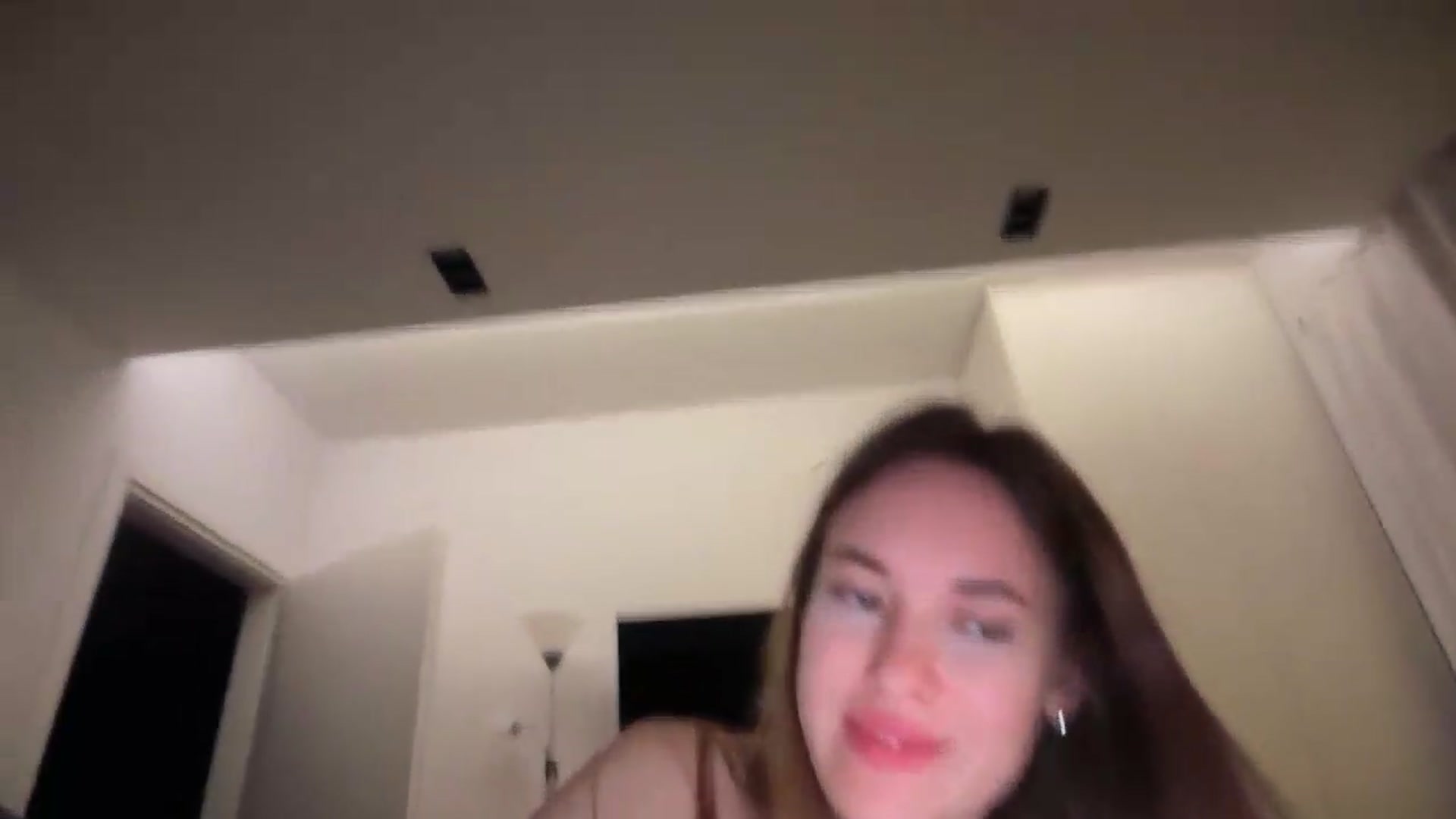 Gallery image thumbnail from SkySunFlower's myfreecams stream on, 05/20/2026, 23:04 image 17 of 20