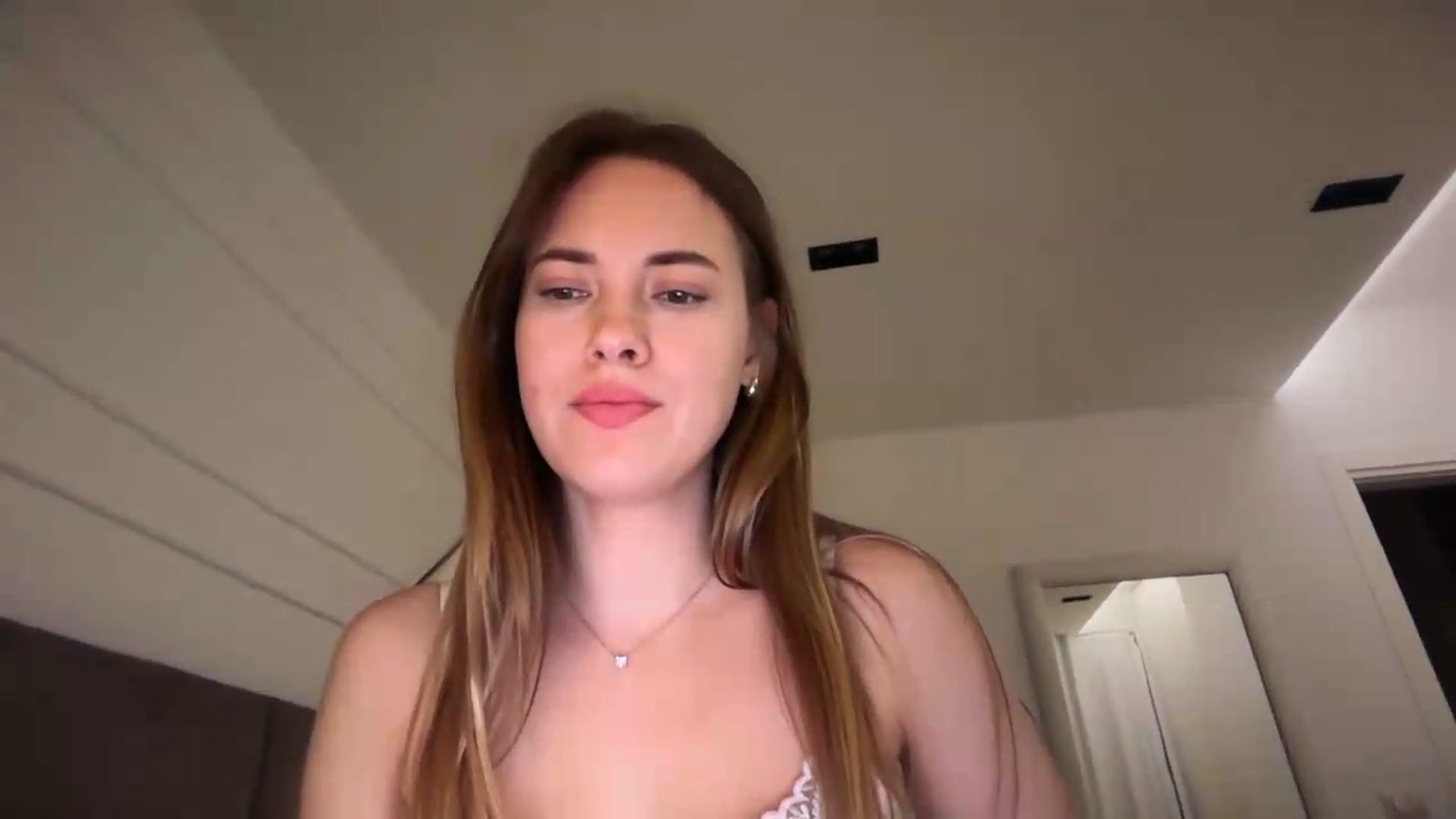 Gallery image thumbnail from SkySunFlower's myfreecams stream on, 05/21/2026, 24:33 image 15 of 20