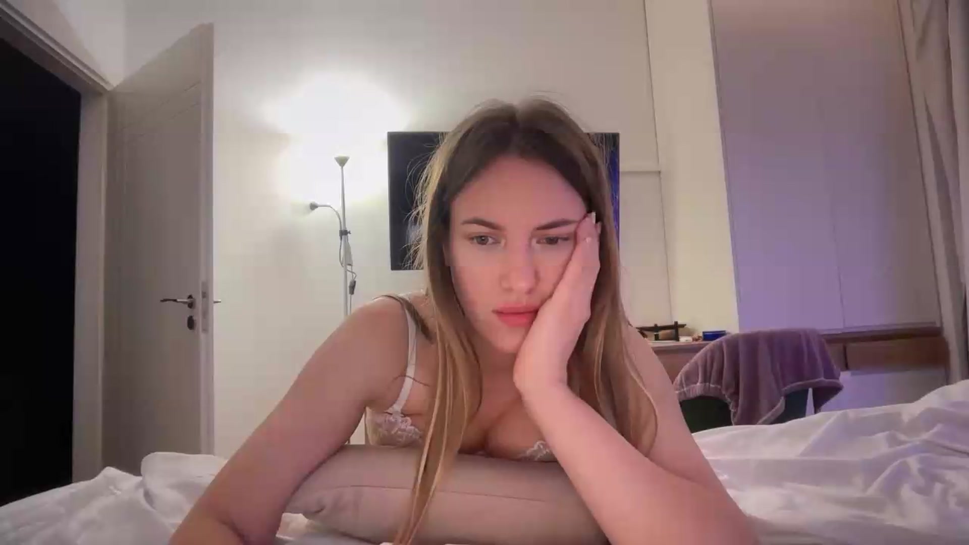 Gallery image thumbnail from SkySunFlower's myfreecams stream on, 05/21/2026, 23:58 image 15 of 20