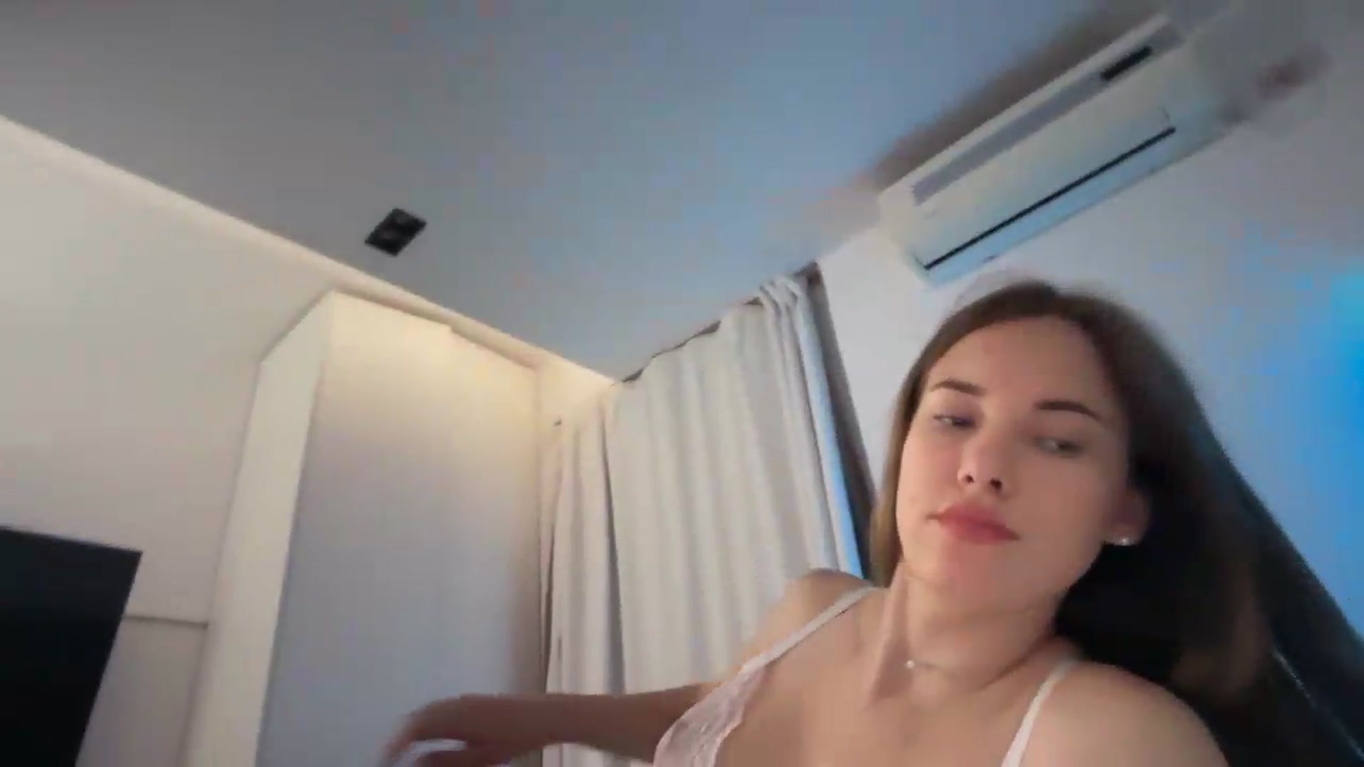 Gallery image thumbnail from SkySunFlower's myfreecams stream on, 05/23/2026, 03:03 image 17 of 20