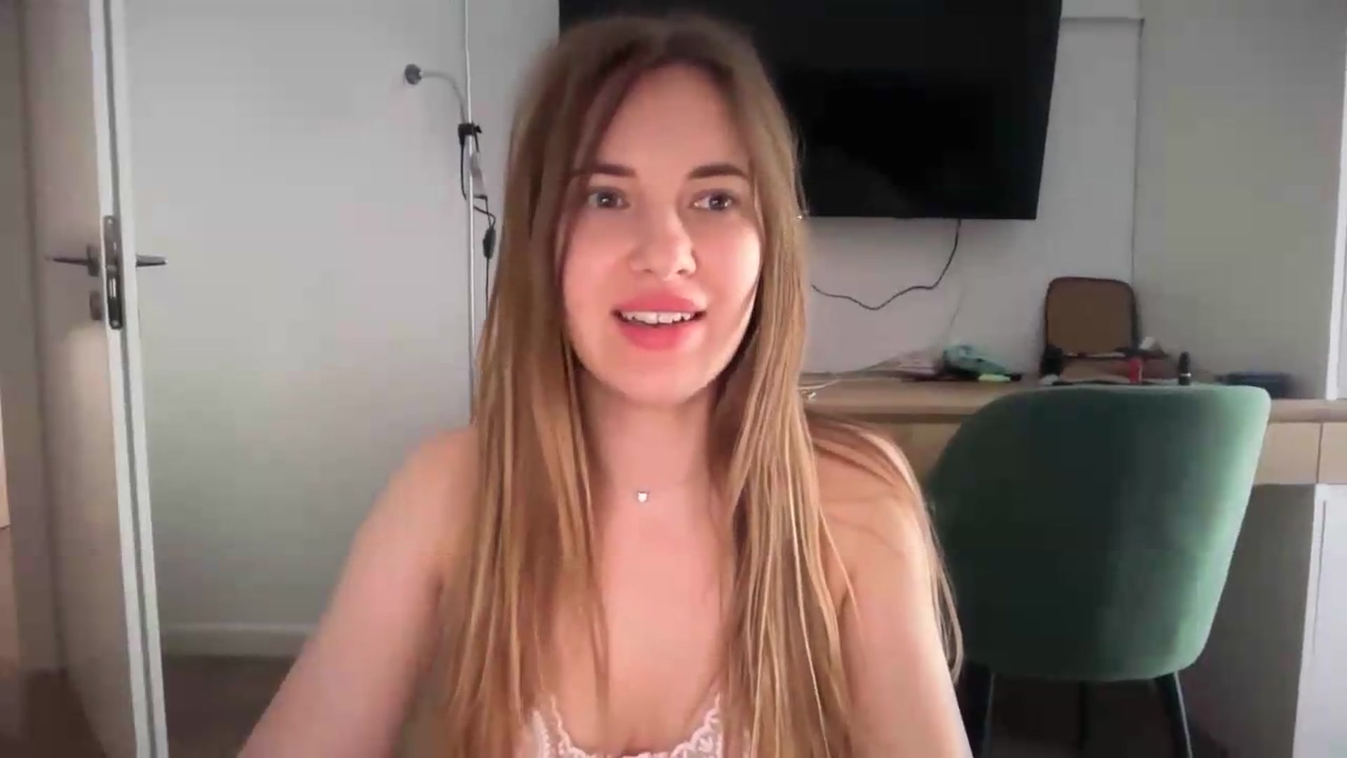 Gallery image thumbnail from SkySunFlower's myfreecams stream on, 05/23/2026, 07:00 image 10 of 20