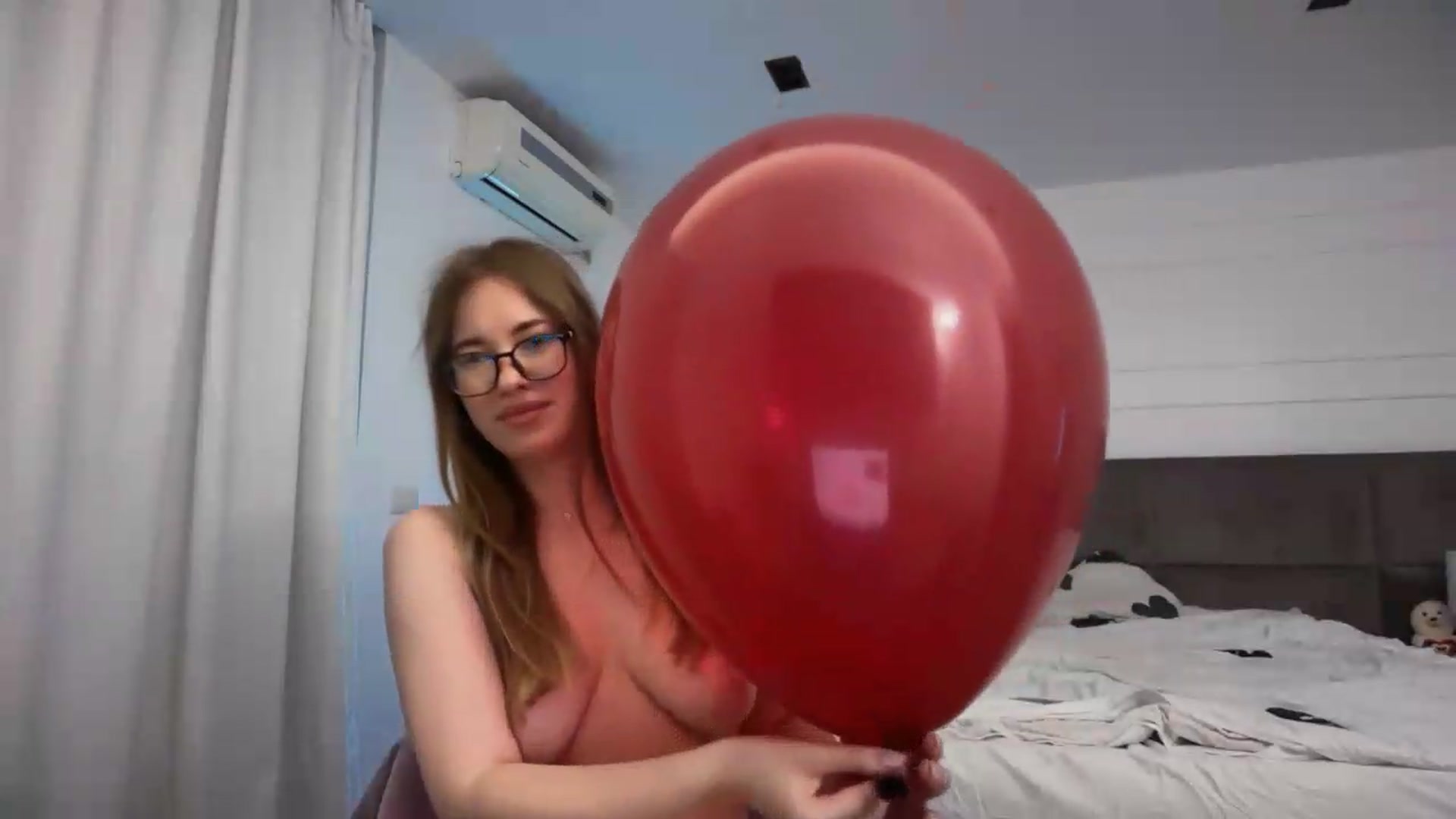 Gallery image thumbnail from SkySunFlower's myfreecams stream on, 05/24/2026, 24:26 image 15 of 20