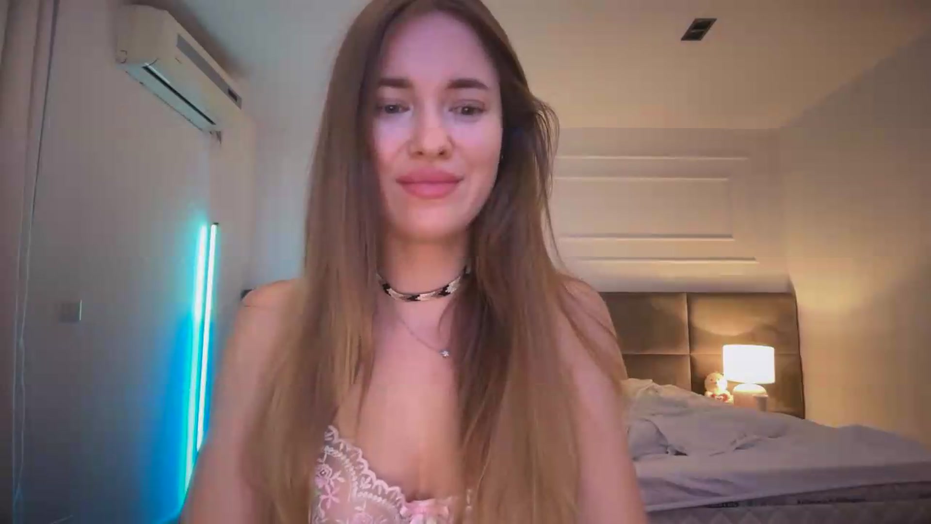 Gallery image thumbnail from SkySunFlower's myfreecams stream on, 05/24/2026, 03:59 image 8 of 20