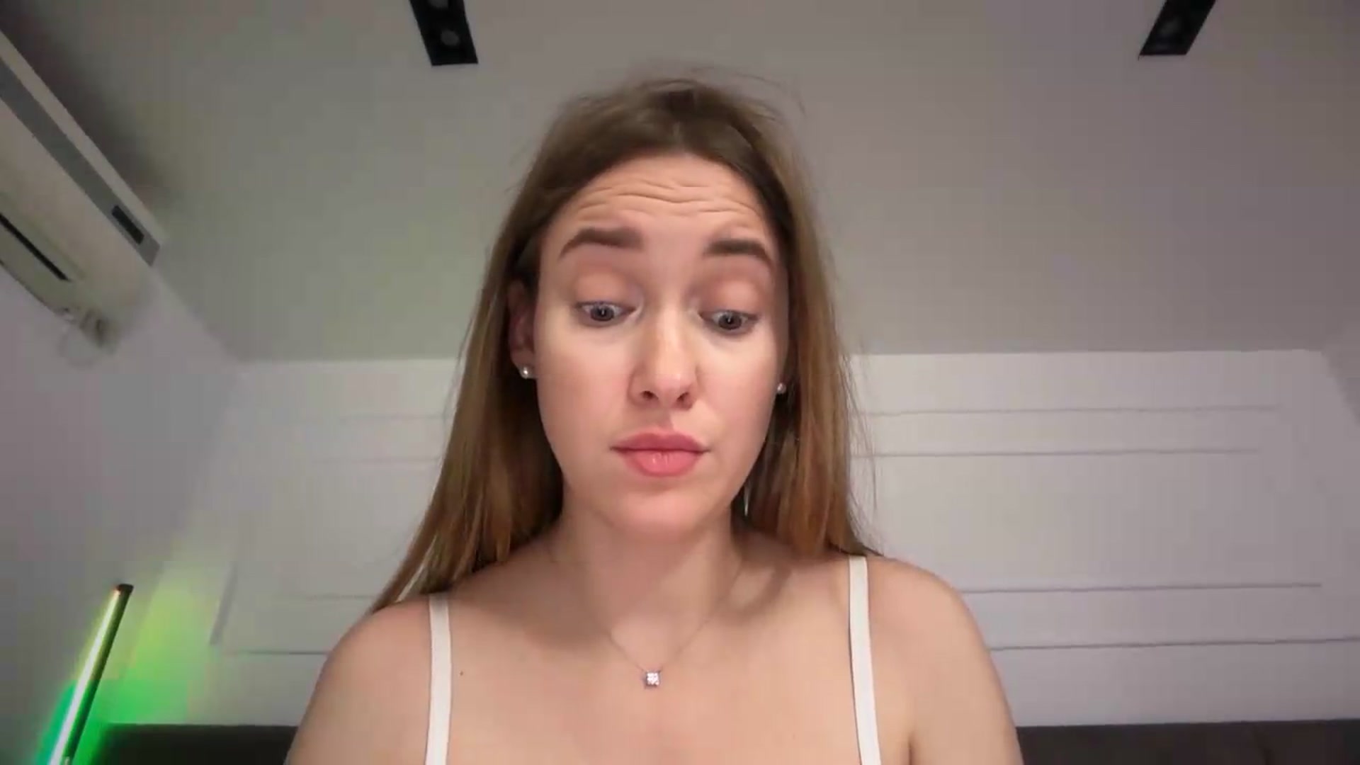Gallery image thumbnail from SkySunFlower's myfreecams stream on, 05/24/2026, 23:55 image 19 of 20