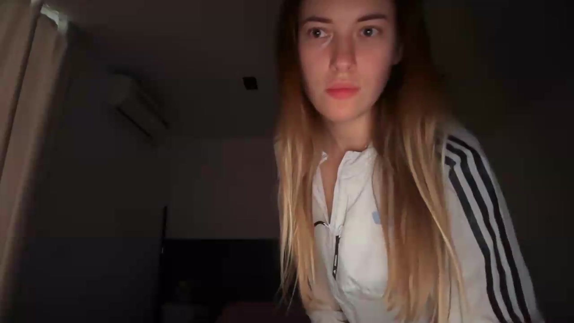 Gallery image thumbnail from SkySunFlower's myfreecams stream on, 05/25/2026, 10:17 image 18 of 20