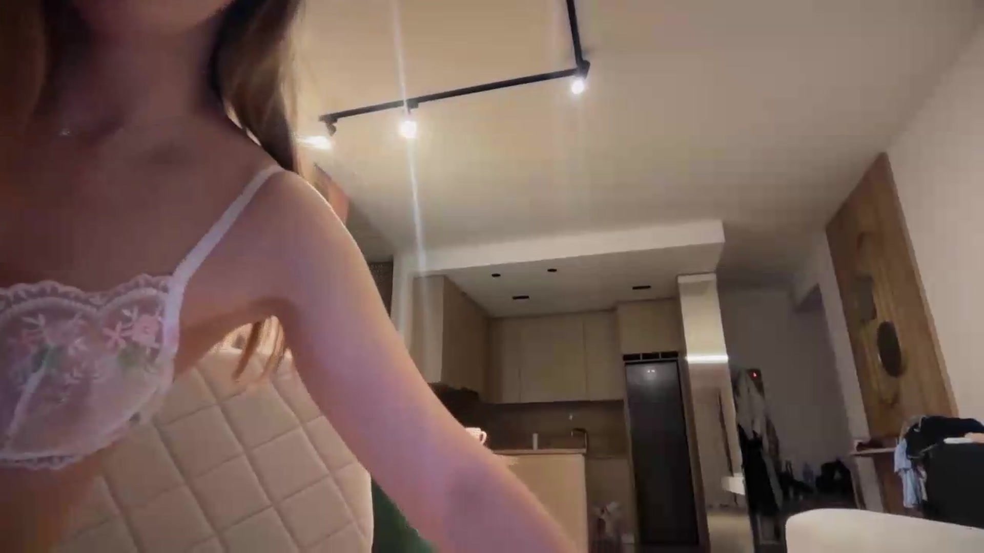 Gallery image thumbnail from SkySunFlower's myfreecams stream on, 05/27/2026, 24:40 image 16 of 20