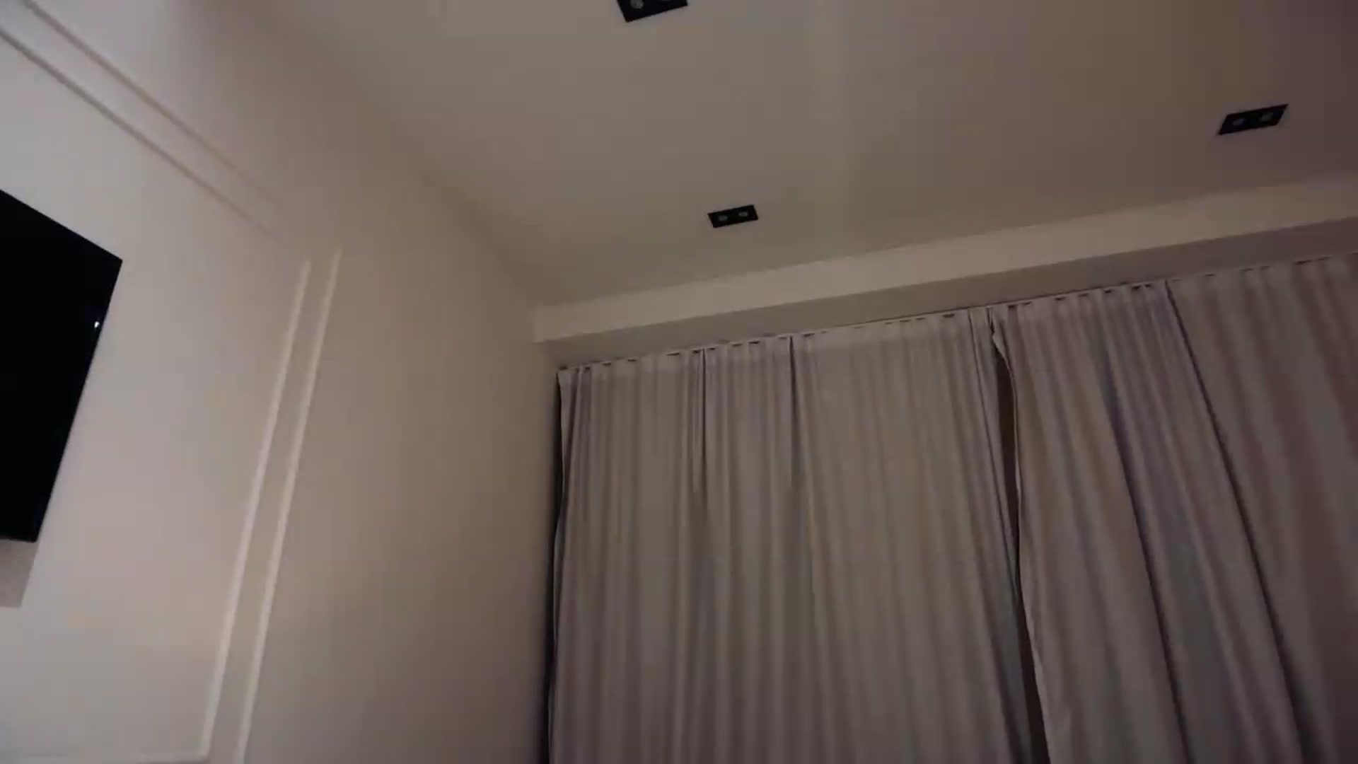 Gallery image thumbnail from SkySunFlower's myfreecams stream on, 05/27/2026, 24:40 image 5 of 20