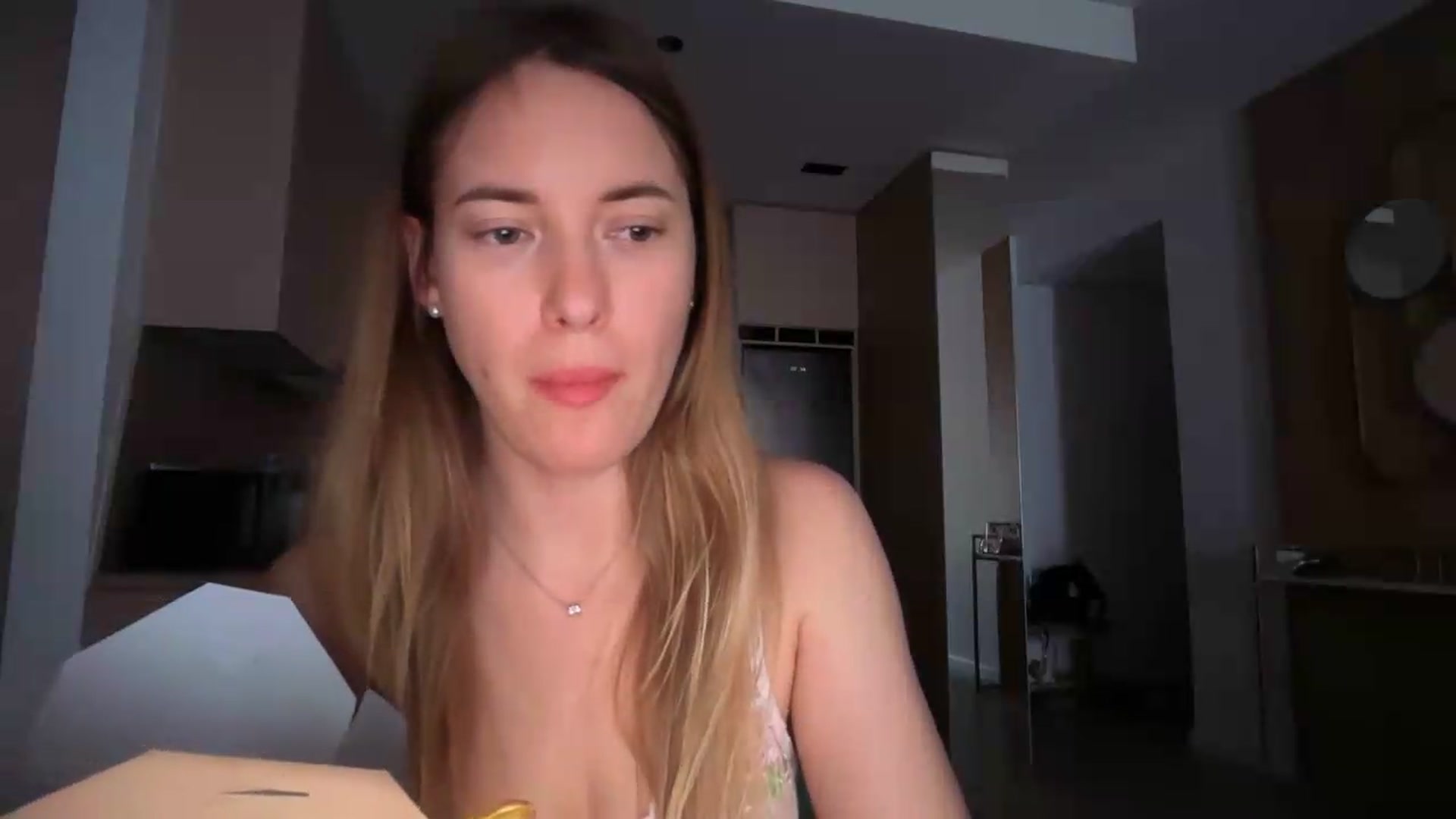 Gallery image thumbnail from SkySunFlower's myfreecams stream on, 05/27/2026, 06:53 image 9 of 20