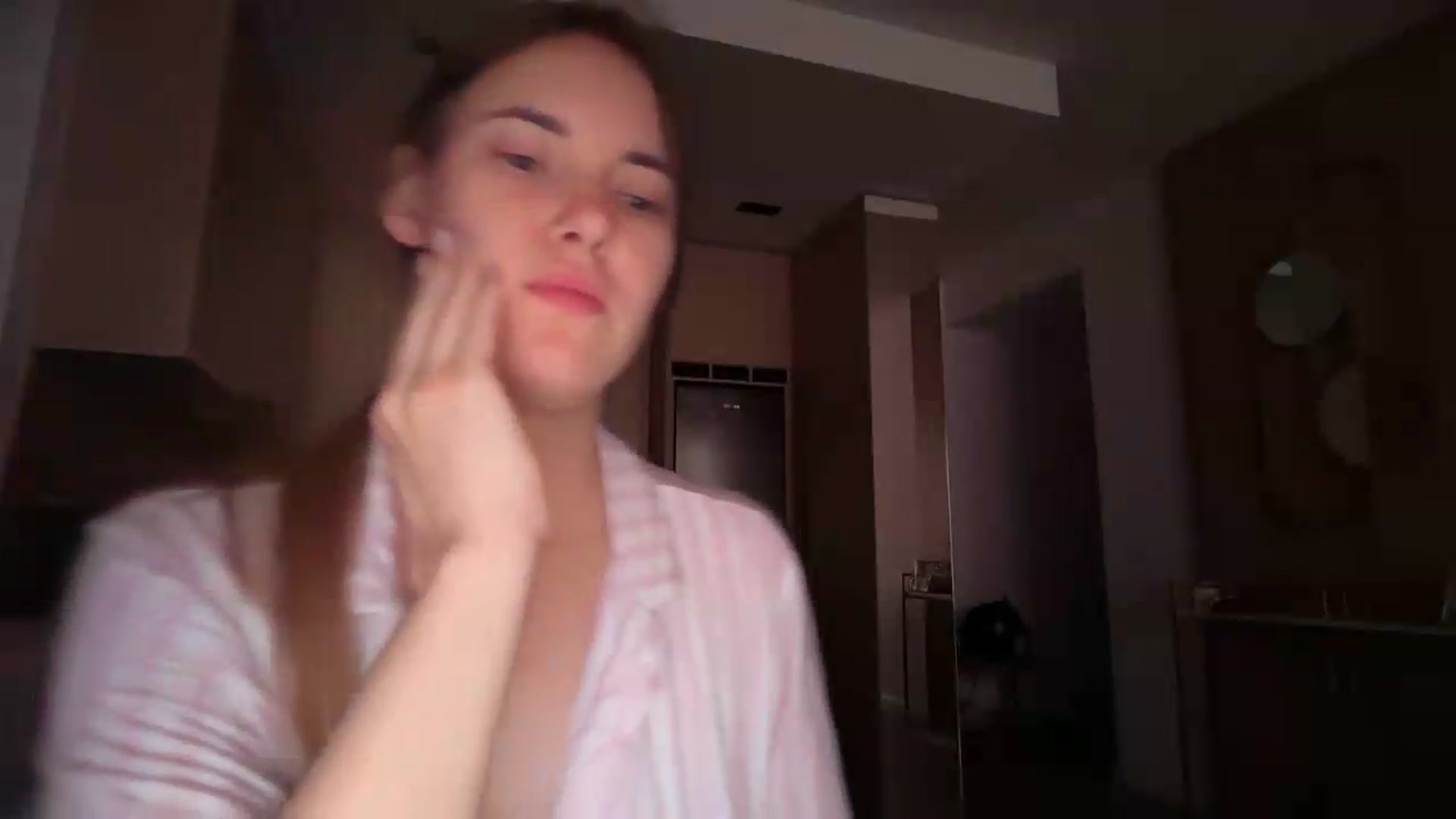 Gallery image thumbnail from SkySunFlower's myfreecams stream on, 05/27/2026, 07:53 image 15 of 20