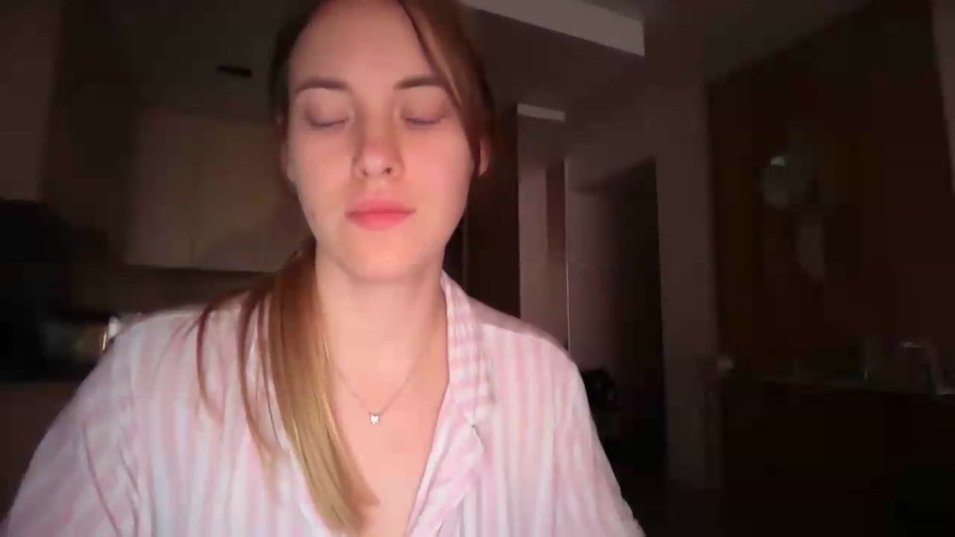 Gallery image thumbnail from SkySunFlower's myfreecams stream on, 05/27/2026, 07:53 image 16 of 20