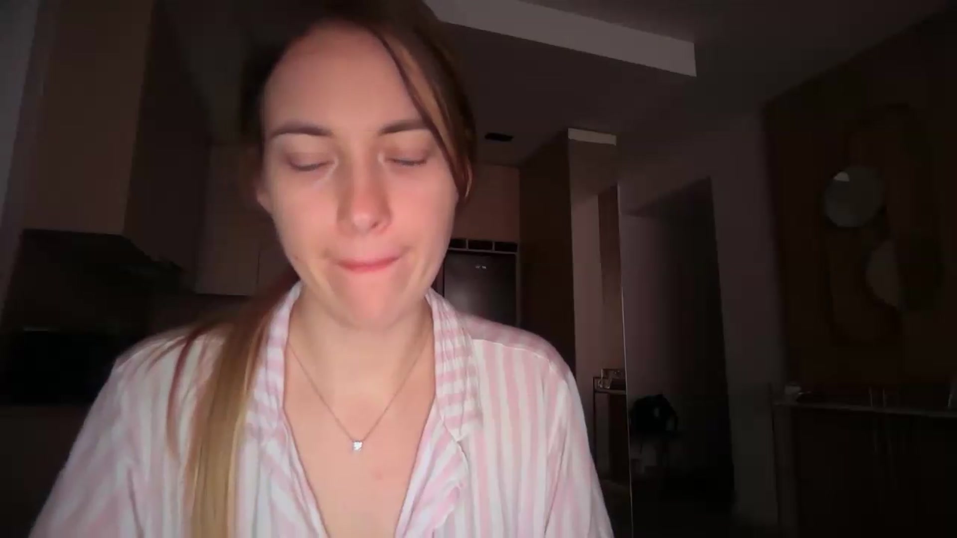 Gallery image thumbnail from SkySunFlower's myfreecams stream on, 05/27/2026, 07:53 image 12 of 20