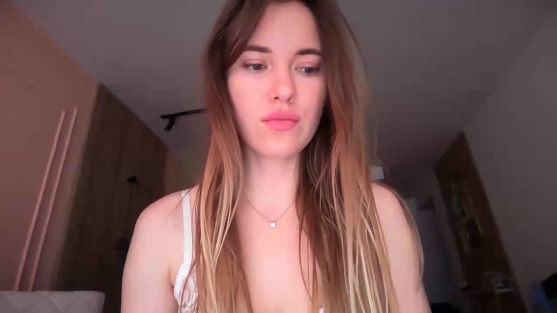 Gallery image thumbnail from SkySunFlower's myfreecams stream on, 05/30/2026, 09:42 image 7 of 20