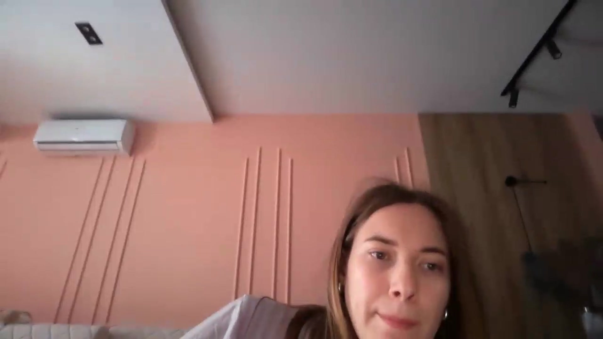 Gallery image thumbnail from SkySunFlower's myfreecams stream on, 05/31/2026, 09:27 image 15 of 20