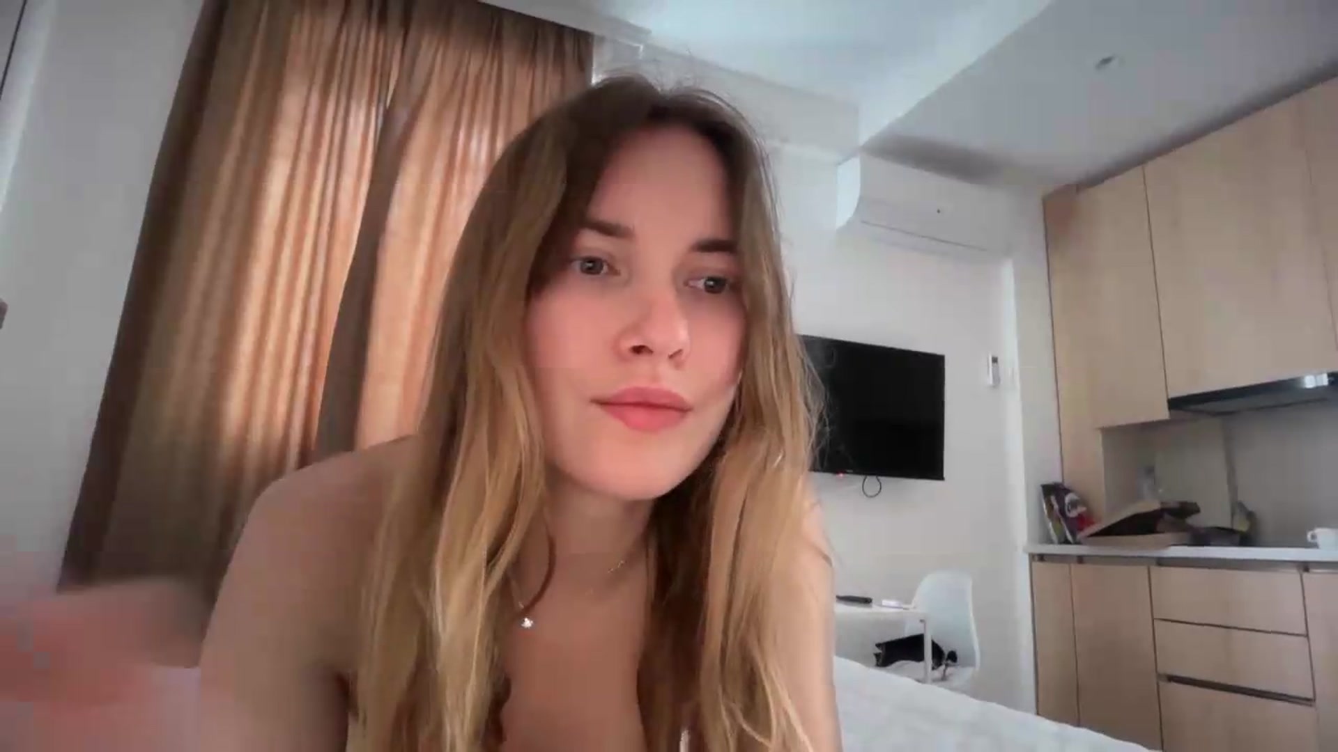 Gallery image thumbnail from SkySunFlower's myfreecams stream on, 06/04/2026, 11:51 image 15 of 20