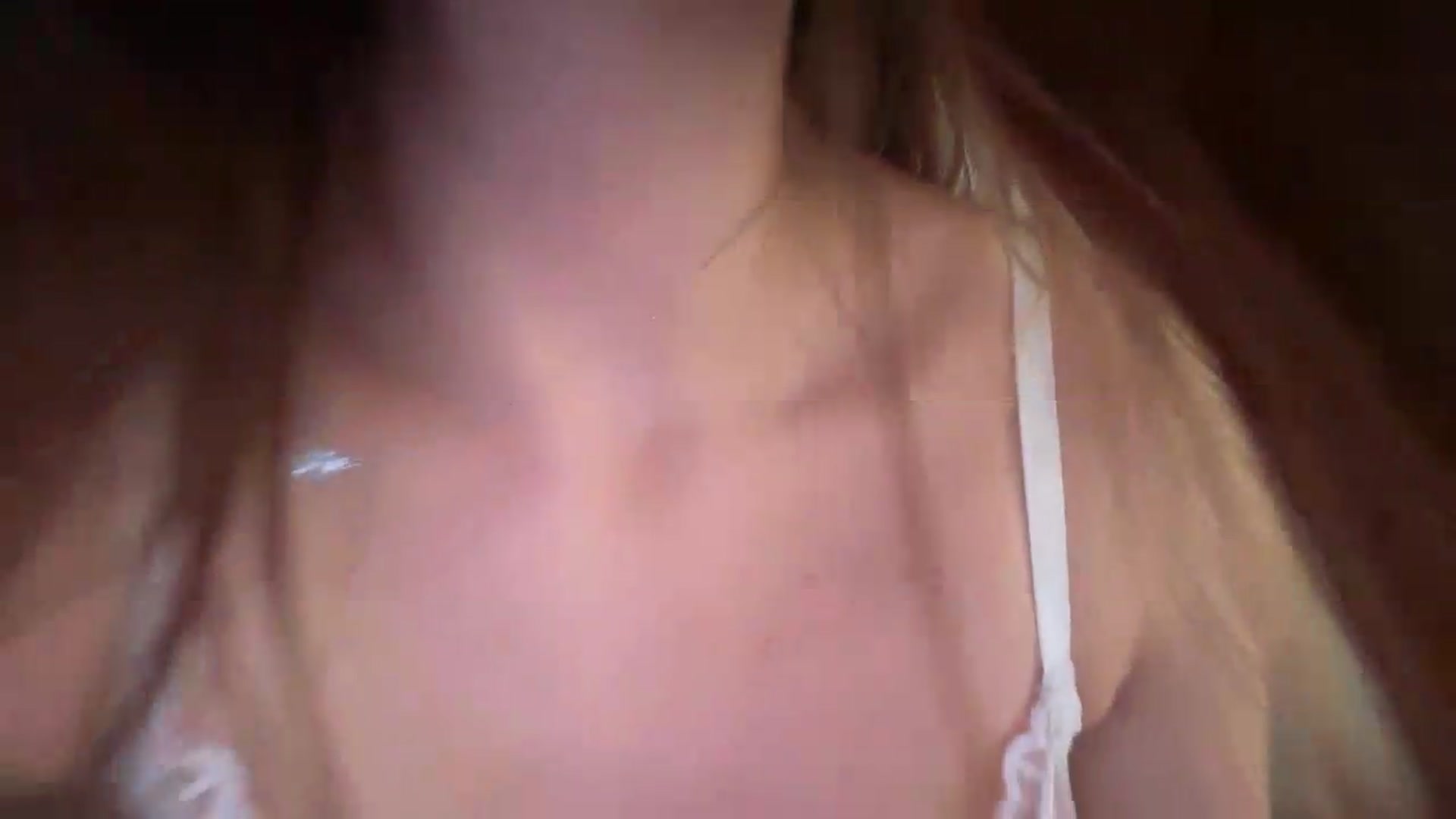 Gallery image thumbnail from SkySunFlower's myfreecams stream on, 06/10/2026, 24:19 image 13 of 20