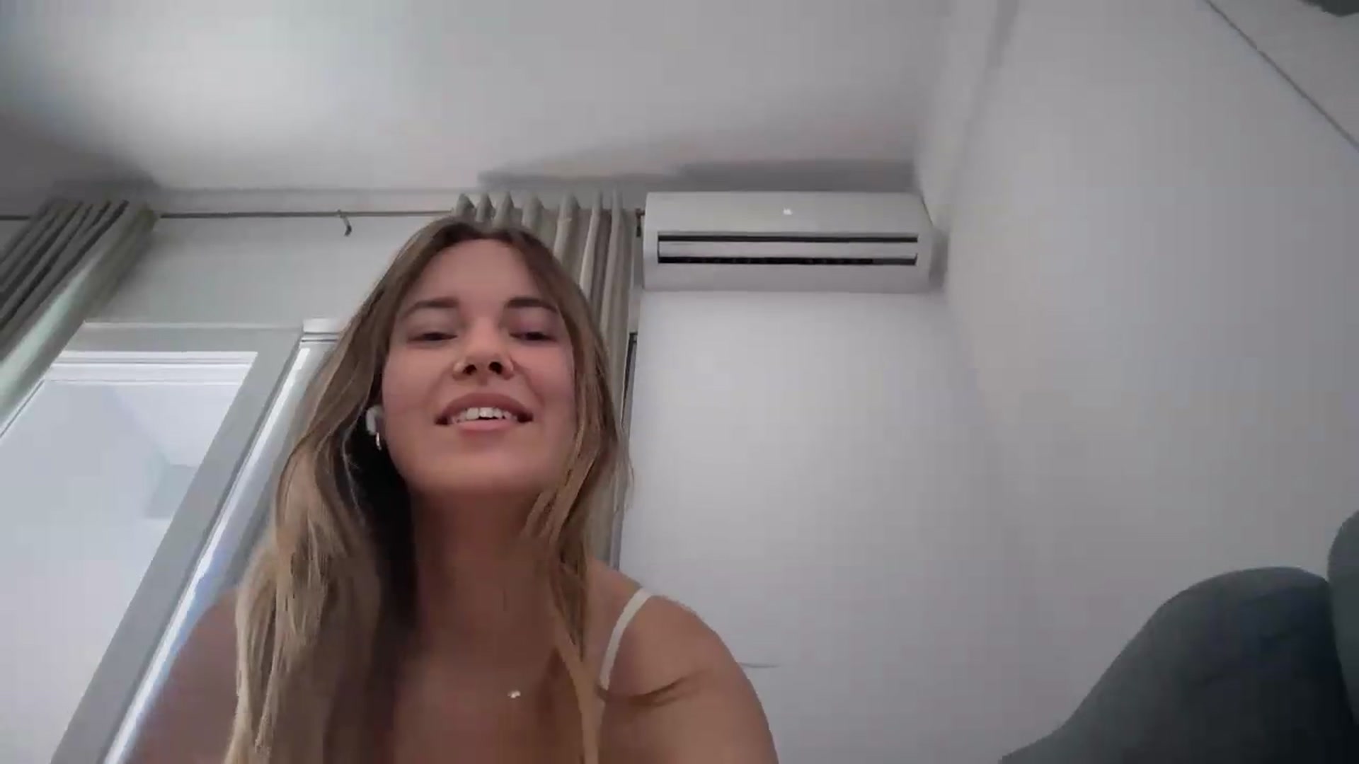 Gallery image thumbnail from SkySunFlower's myfreecams stream on, 06/10/2026, 13:45 image 13 of 20