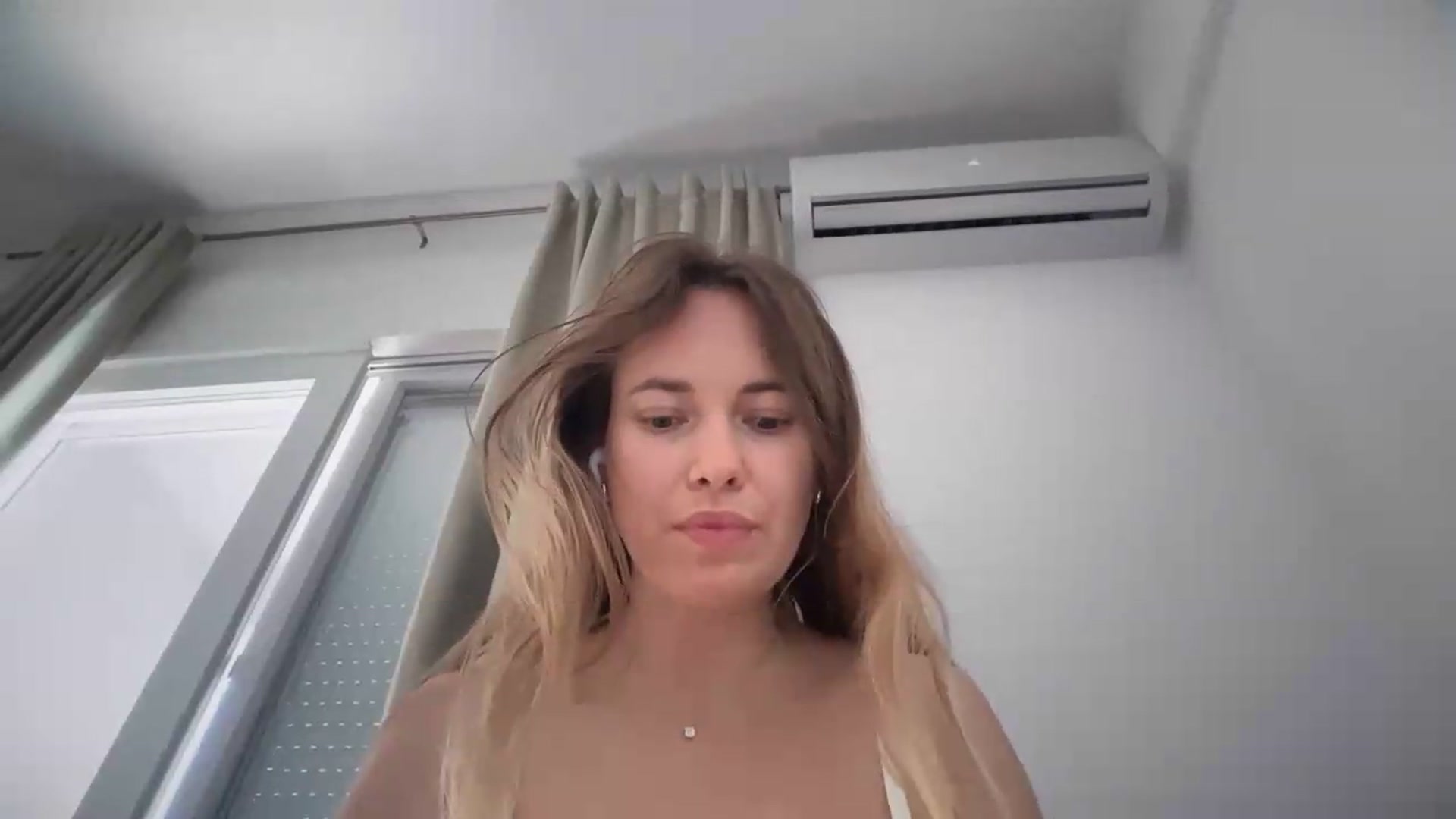Gallery image thumbnail from SkySunFlower's myfreecams stream on, 06/10/2026, 13:45 image 6 of 20