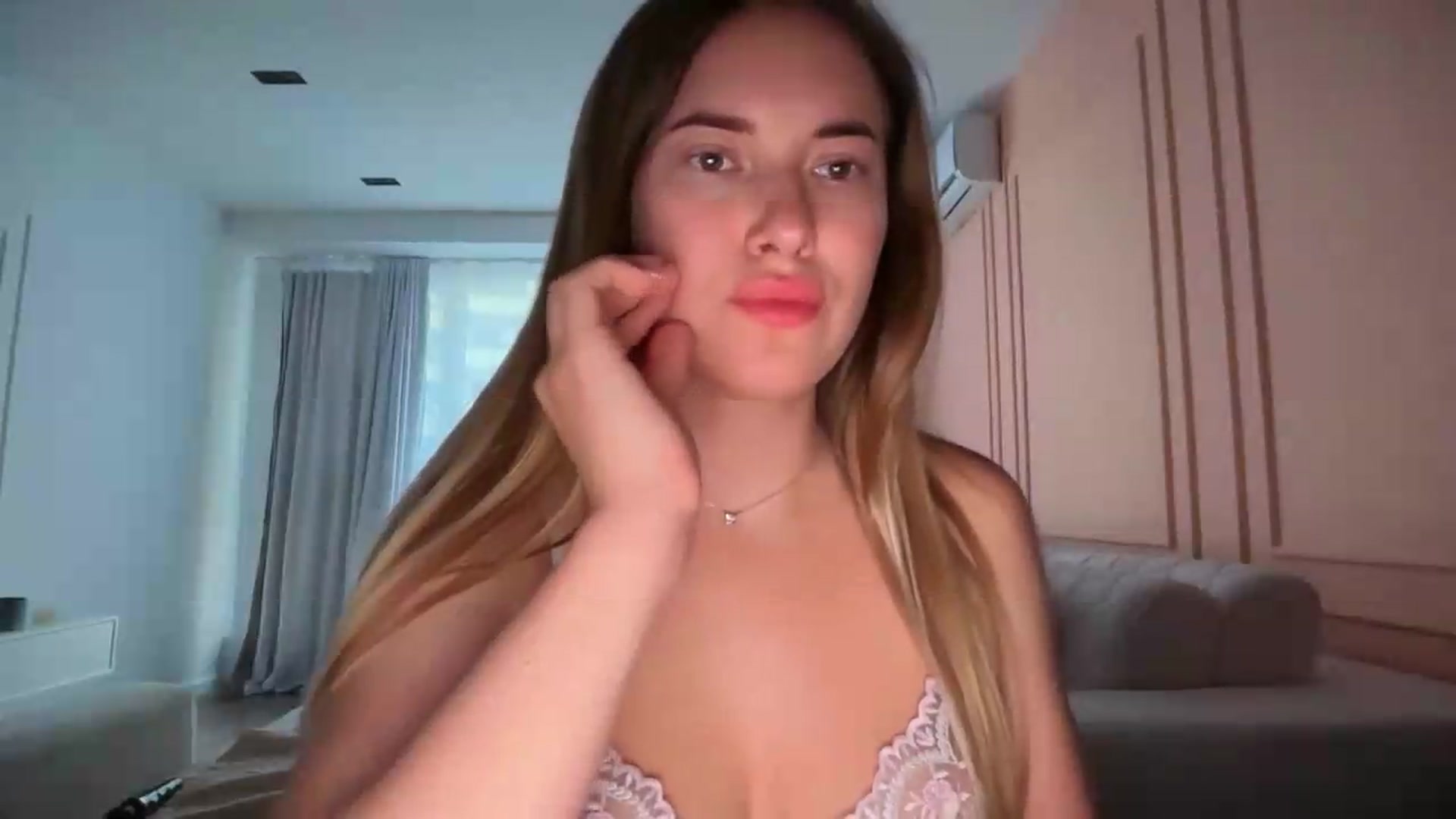 Gallery image thumbnail from SkySunFlower's myfreecams stream on, 06/15/2026, 03:56 image 16 of 20