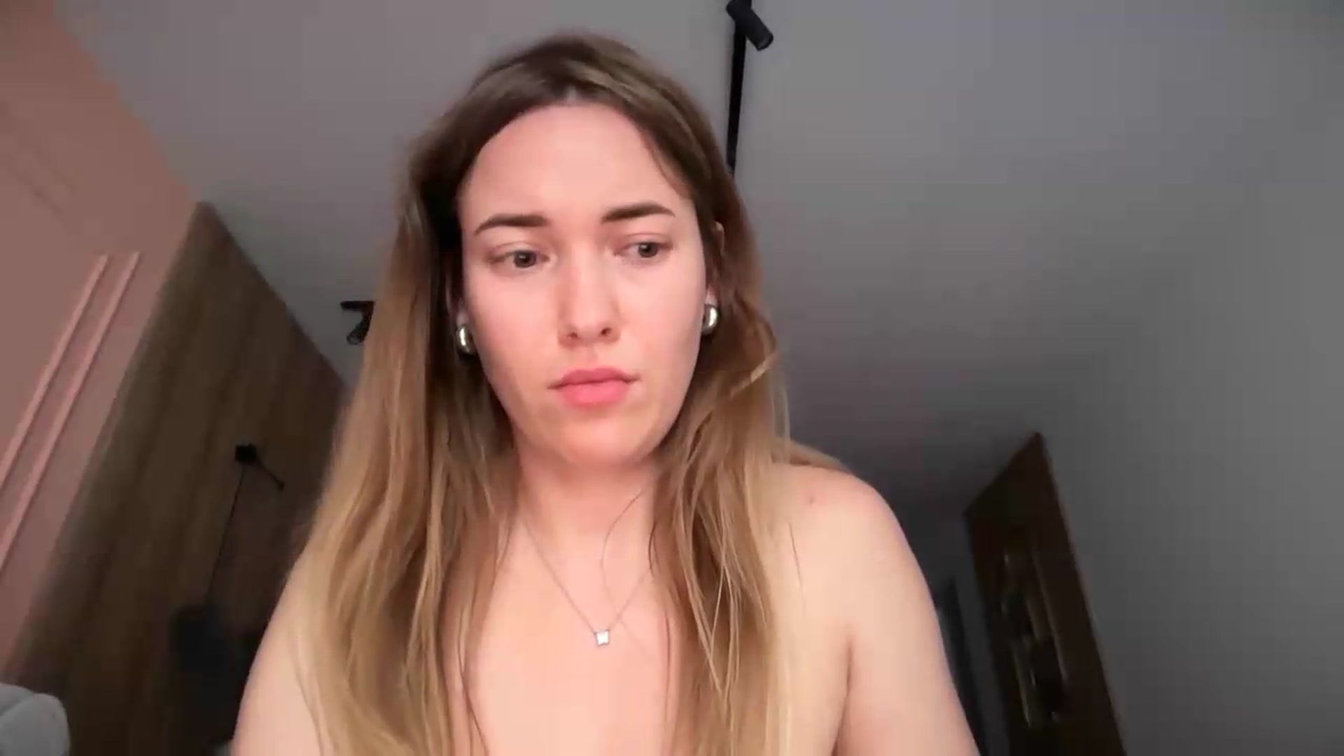 Gallery image thumbnail from SkySunFlower's myfreecams stream on, 06/16/2026, 05:50 image 17 of 20