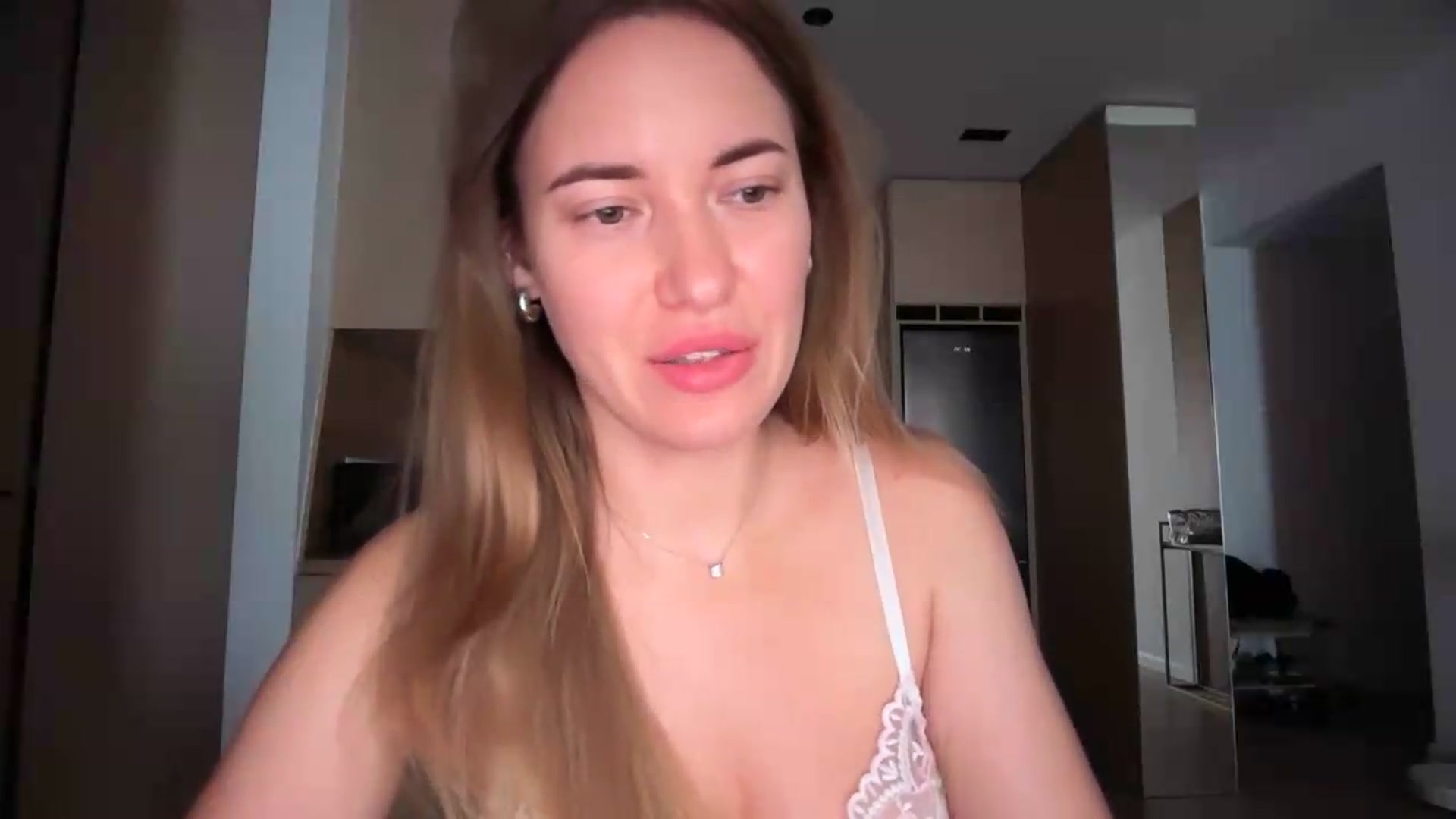 Gallery image thumbnail from SkySunFlower's myfreecams stream on, 06/16/2026, 05:50 image 2 of 20