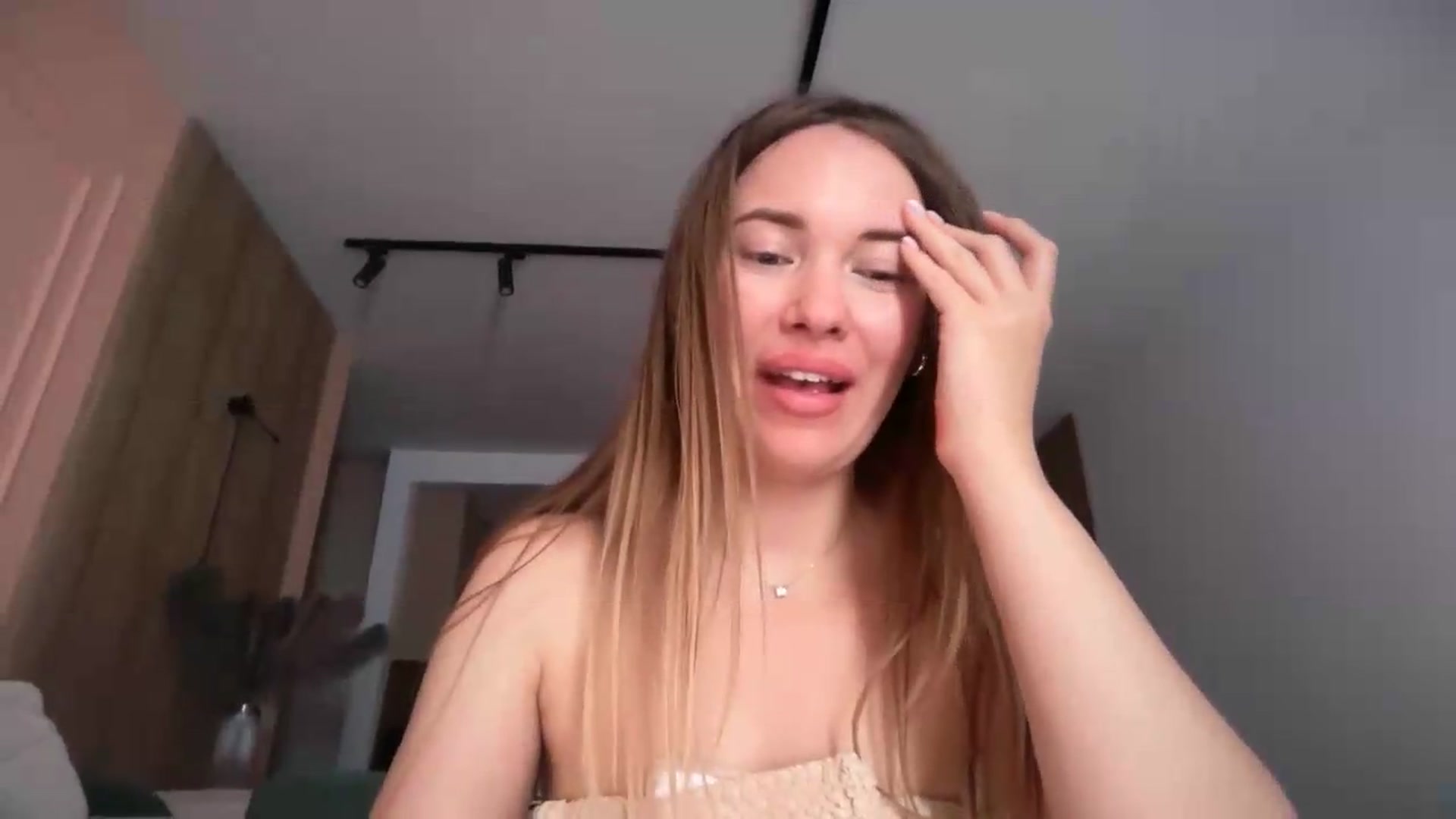 Gallery image thumbnail from SkySunFlower's myfreecams stream on, 06/19/2026, 06:10 image 20 of 20