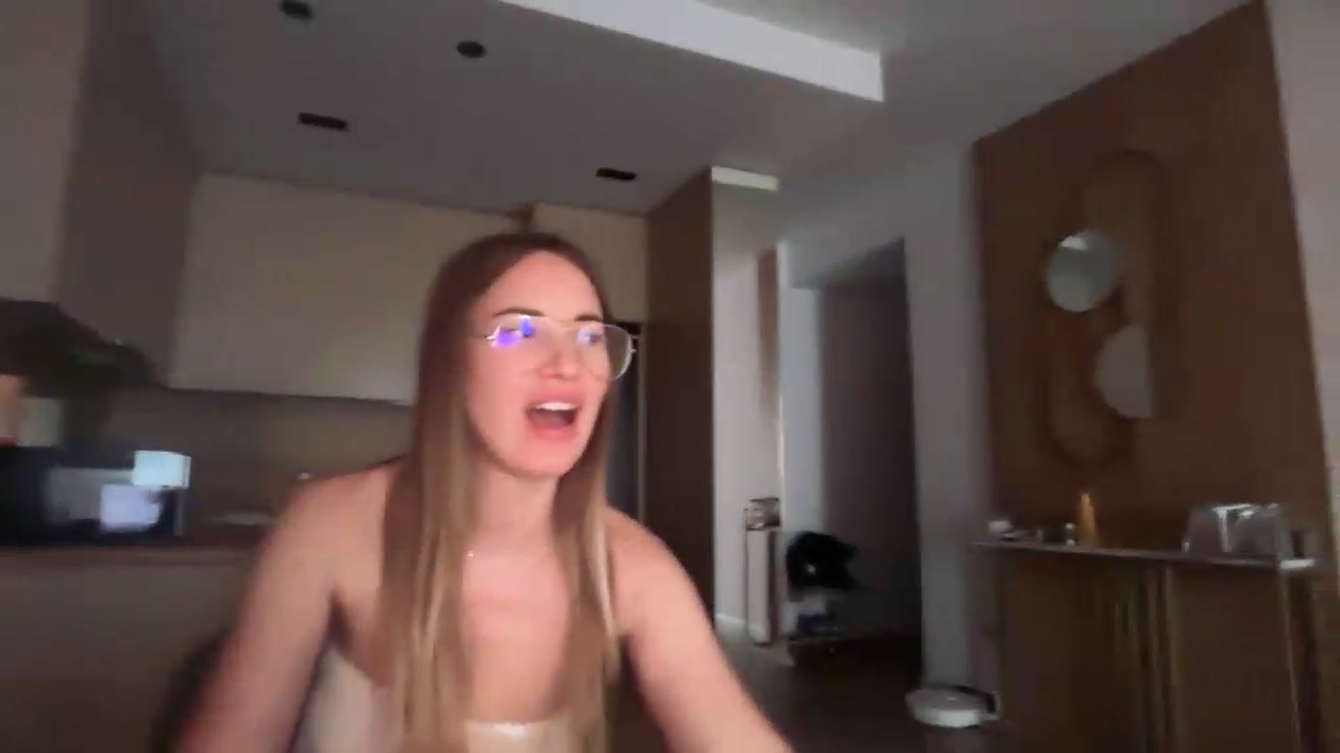Gallery image thumbnail from SkySunFlower's myfreecams stream on, 06/19/2026, 06:10 image 16 of 20