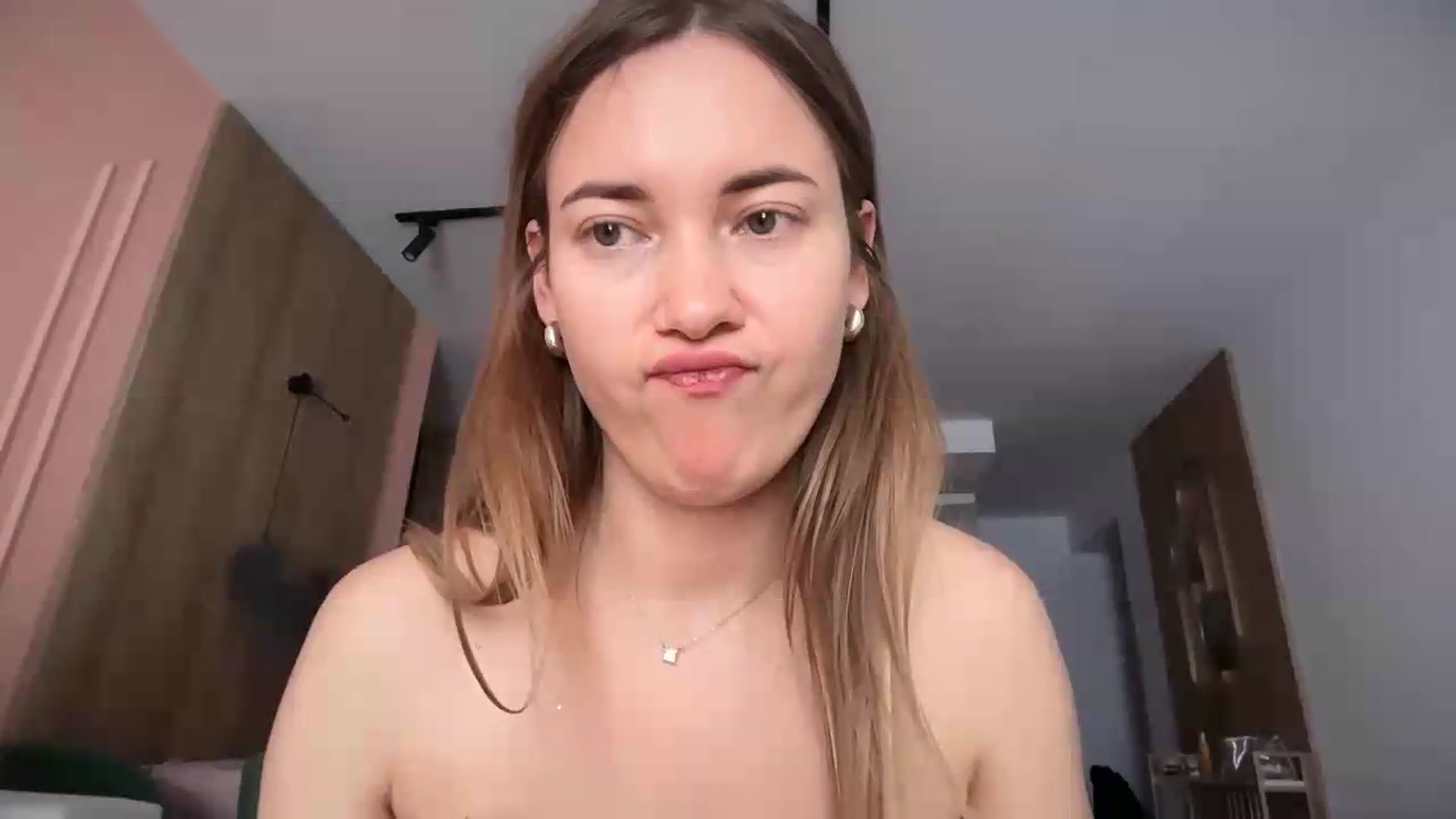 Gallery image thumbnail from SkySunFlower's myfreecams stream on, 06/21/2026, 10:23 image 9 of 20