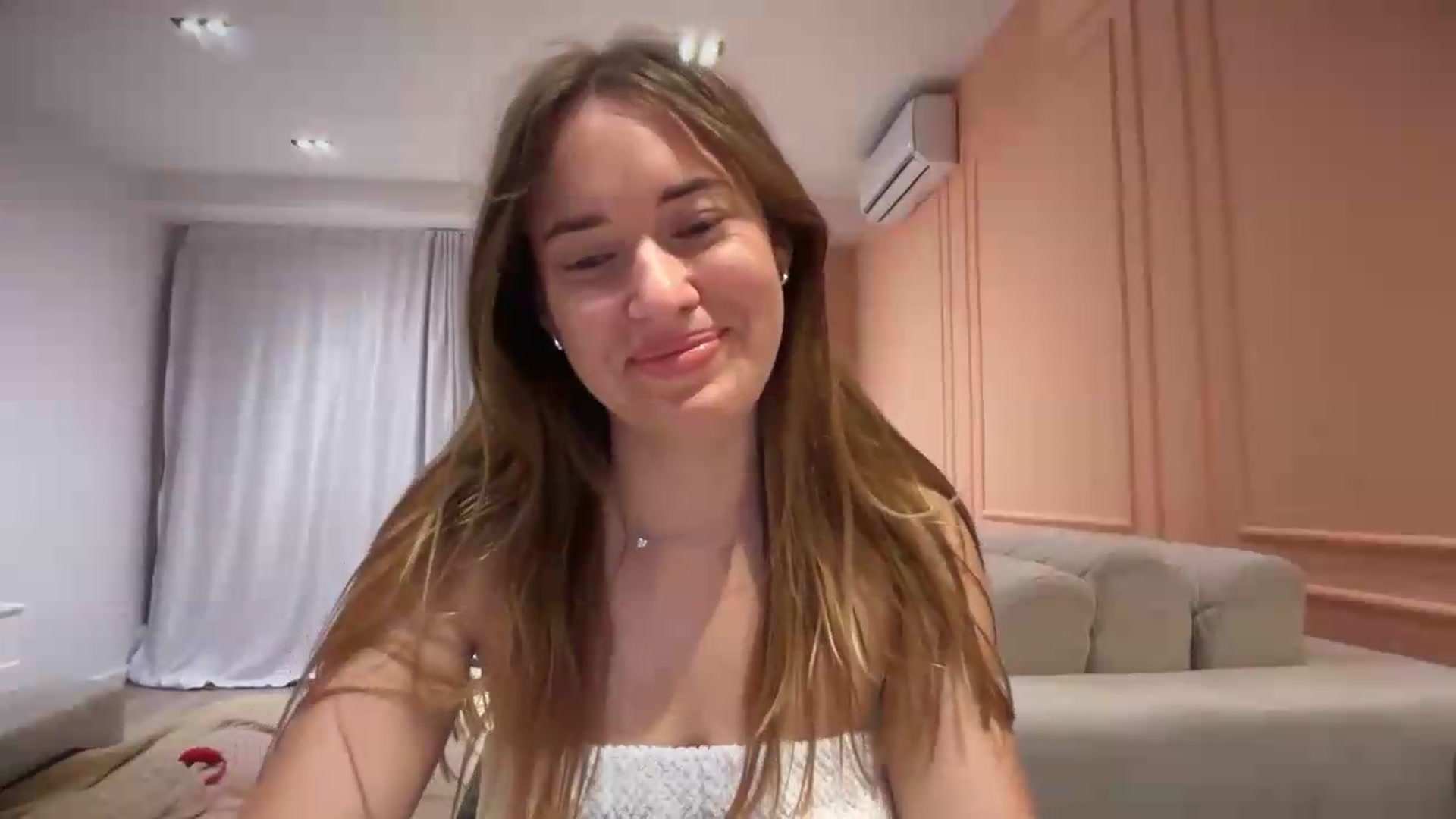Gallery image thumbnail from SkySunFlower's myfreecams stream on, 06/25/2026, 03:49 image 2 of 20