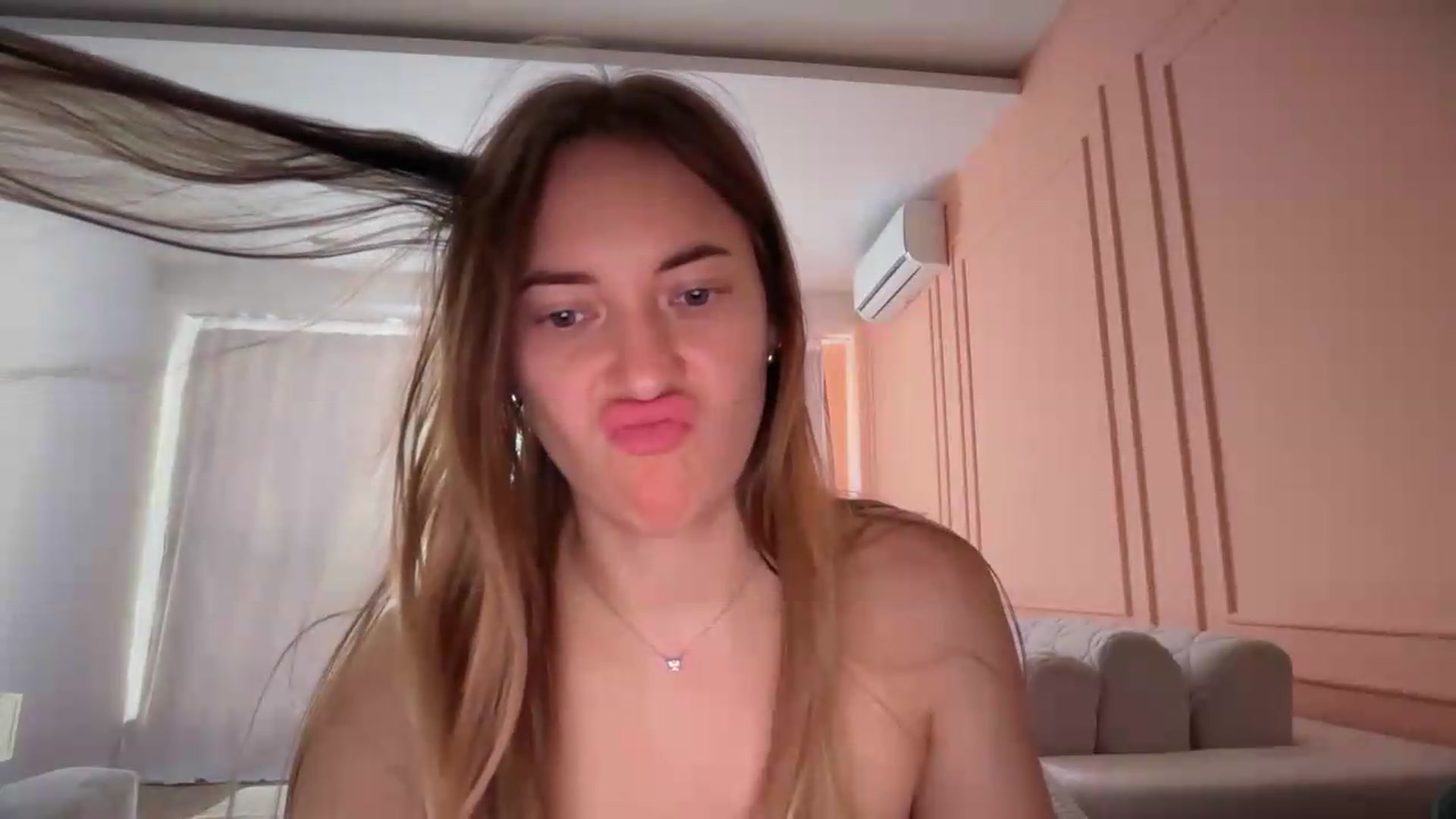 Gallery image thumbnail from SkySunFlower's myfreecams stream on, 06/25/2026, 05:17 image 12 of 20