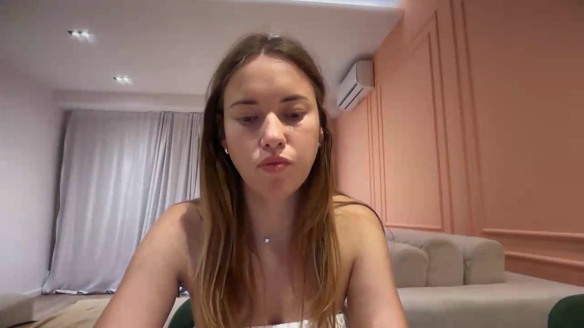 Gallery image thumbnail from SkySunFlower's myfreecams stream on, 06/26/2026, 02:37 image 15 of 20