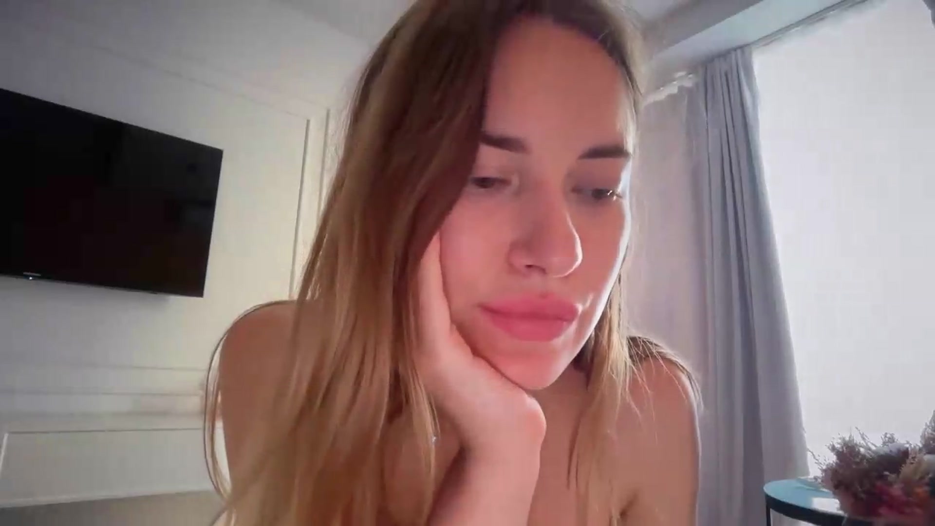 Gallery image thumbnail from SkySunFlower's myfreecams stream on, 06/26/2026, 06:45 image 6 of 20