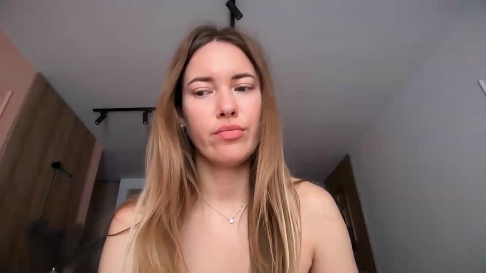 Gallery image thumbnail from SkySunFlower's myfreecams stream on, 06/26/2026, 06:45 image 9 of 20