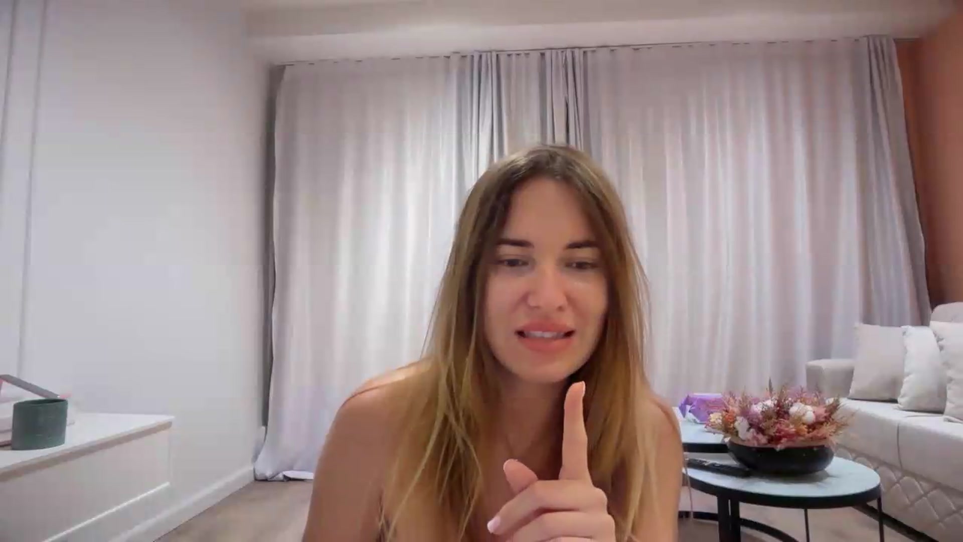 Gallery image thumbnail from SkySunFlower's myfreecams stream on, 06/27/2026, 03:34 image 15 of 20