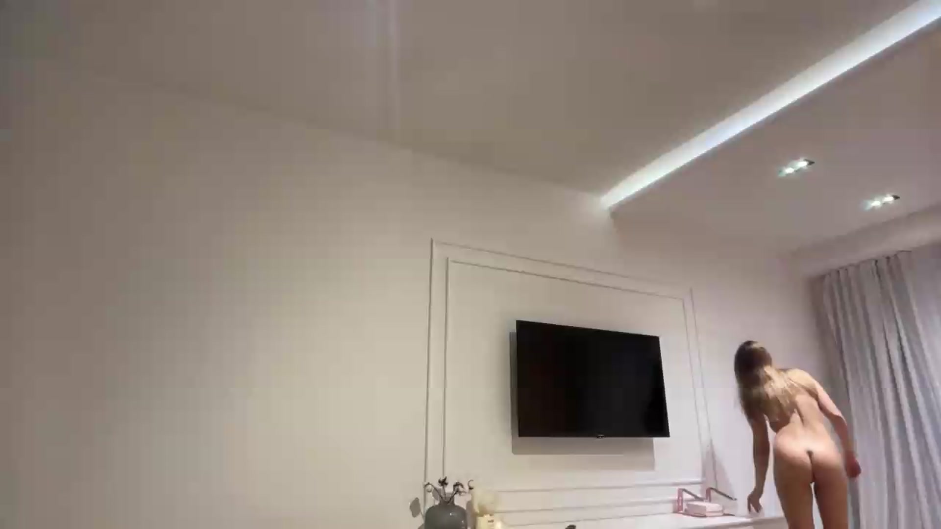 Gallery image thumbnail from SkySunFlower's myfreecams stream on, 06/29/2026, 24:54 image 1 of 20