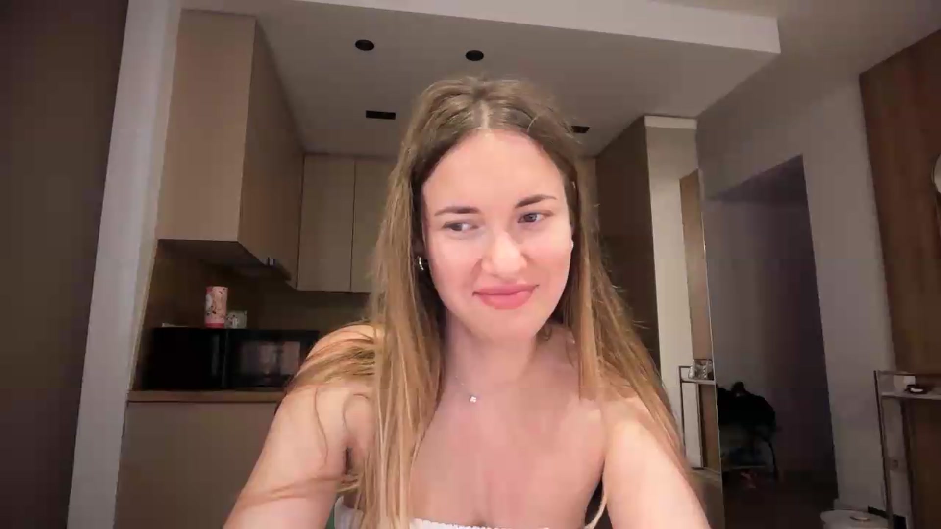 Gallery image thumbnail from SkySunFlower's myfreecams stream on, 06/29/2026, 03:11 image 19 of 20