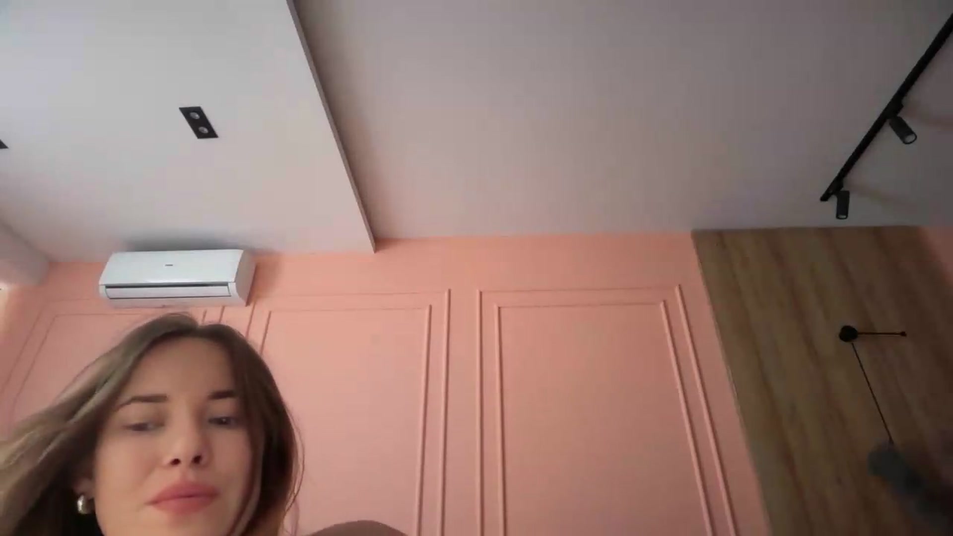 Gallery image thumbnail from SkySunFlower's myfreecams stream on, 06/29/2026, 05:28 image 18 of 20