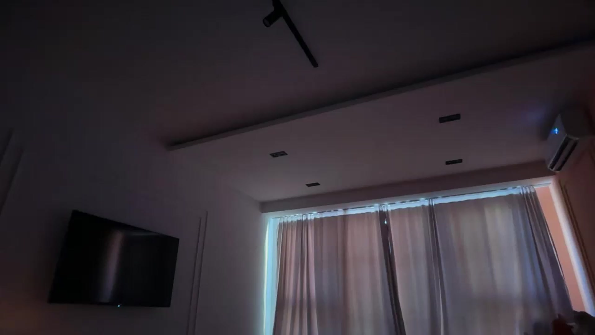 Gallery image thumbnail from SkySunFlower's myfreecams stream on, 06/29/2026, 05:28 image 2 of 20