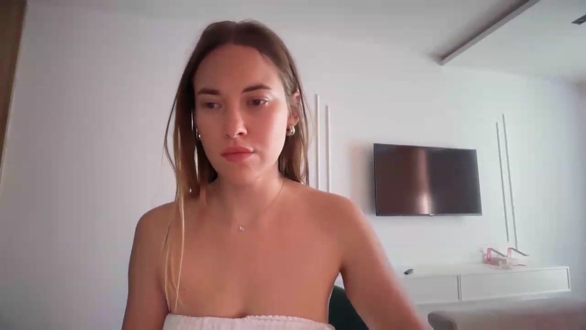 Gallery image thumbnail from SkySunFlower's myfreecams stream on, 06/29/2026, 08:33 image 5 of 20