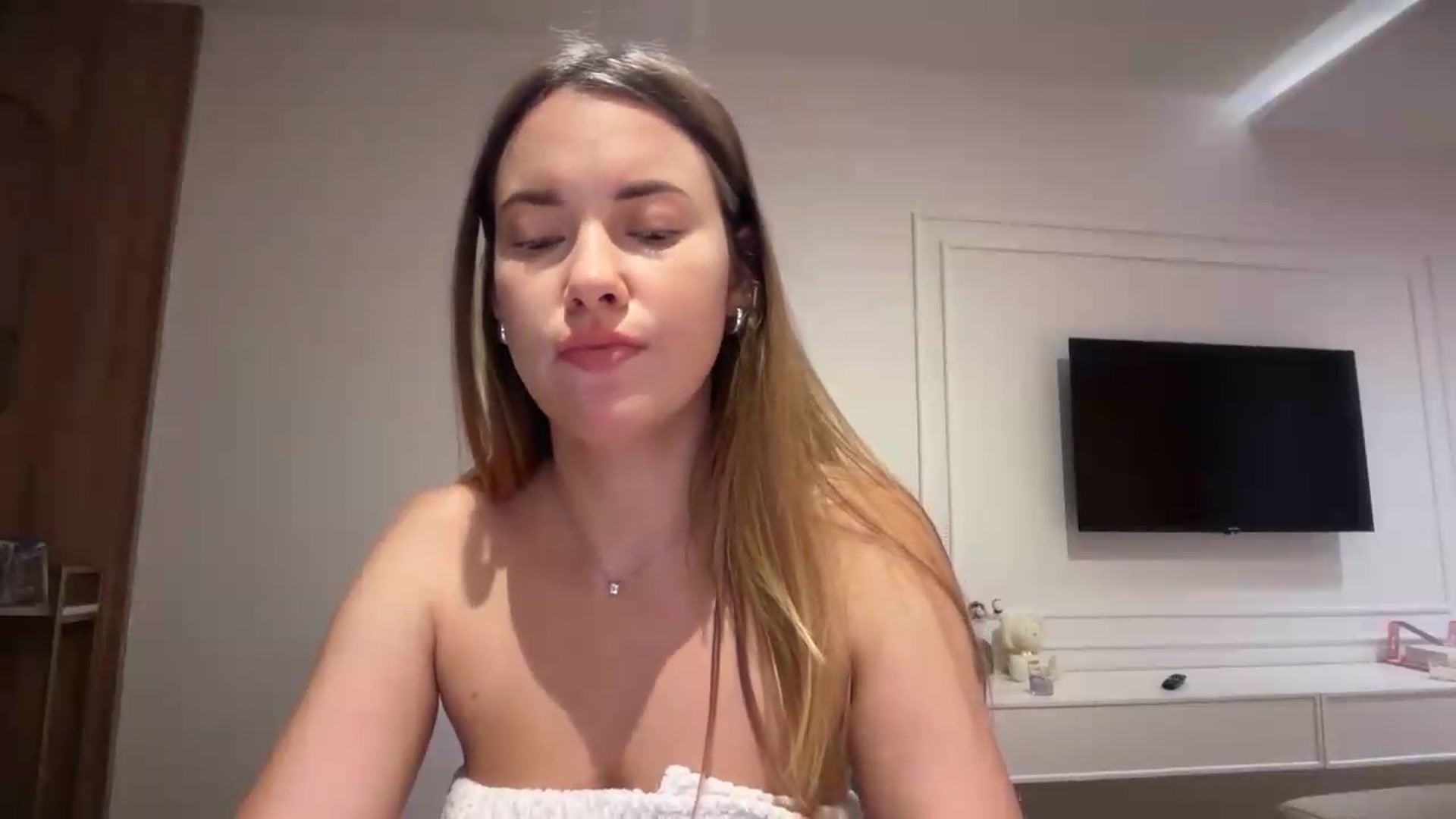 Gallery image thumbnail from SkySunFlower's myfreecams stream on, 07/01/2026, 24:12 image 20 of 20