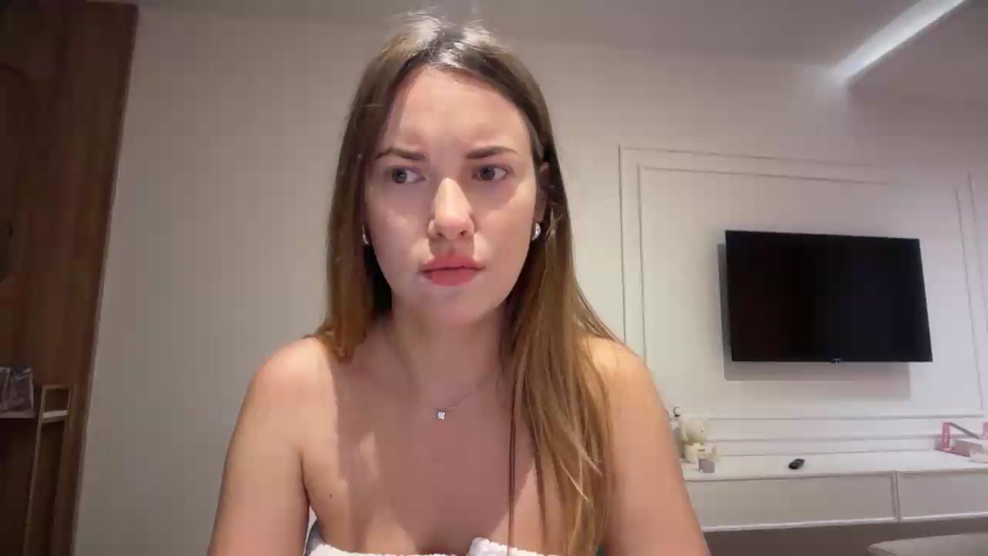 Gallery image thumbnail from SkySunFlower's myfreecams stream on, 07/01/2026, 24:12 image 19 of 20