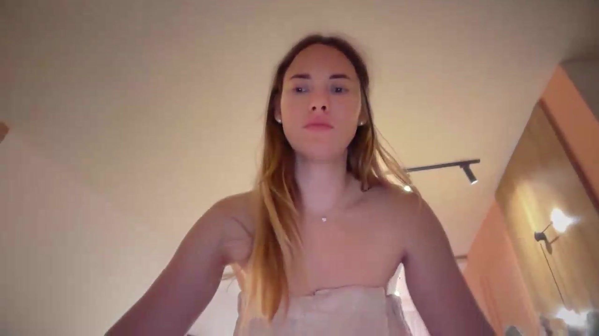 Gallery image thumbnail from SkySunFlower's myfreecams stream on, 07/05/2026, 01:03 image 18 of 20