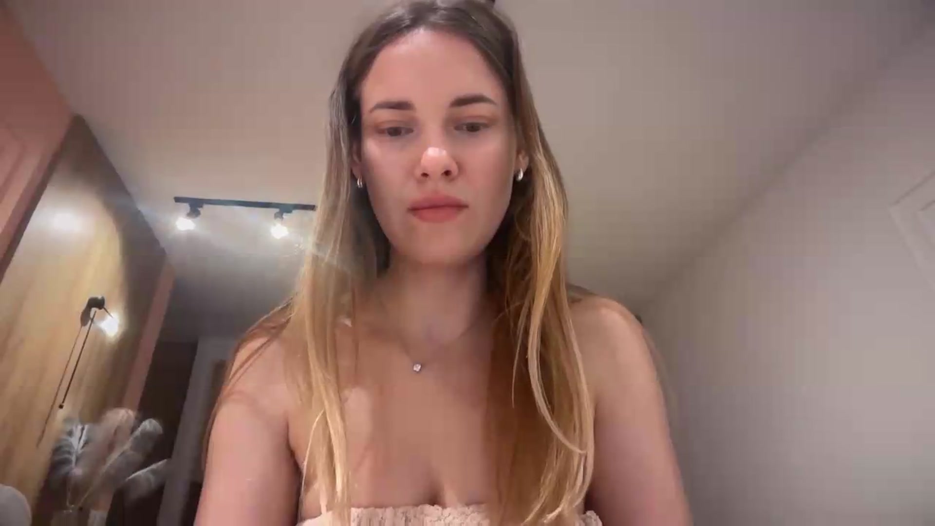 Gallery image thumbnail from SkySunFlower's myfreecams stream on, 07/07/2026, 22:10 image 15 of 20