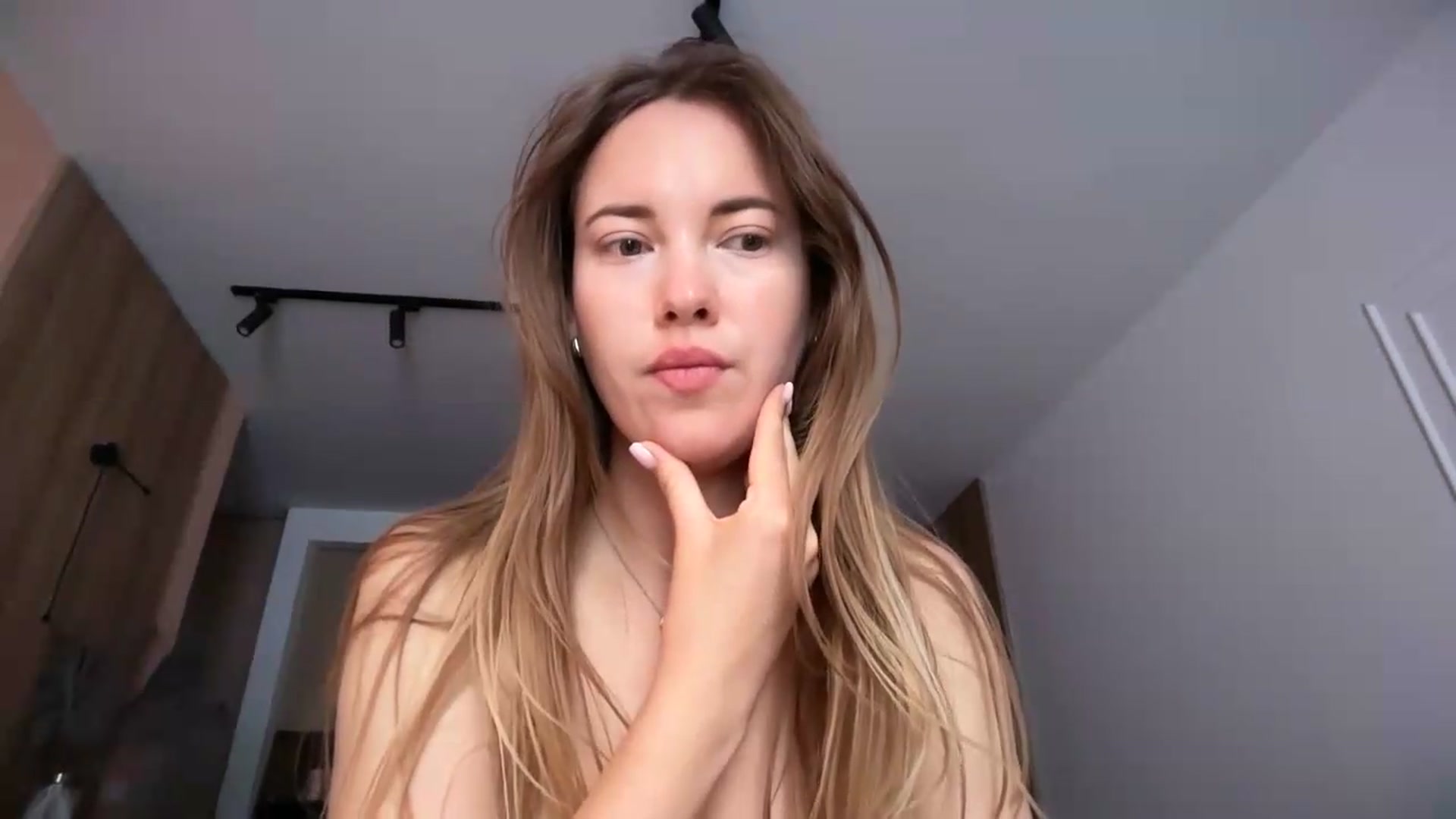 Gallery image thumbnail from SkySunFlower's myfreecams stream on, 07/08/2026, 14:25 image 18 of 20
