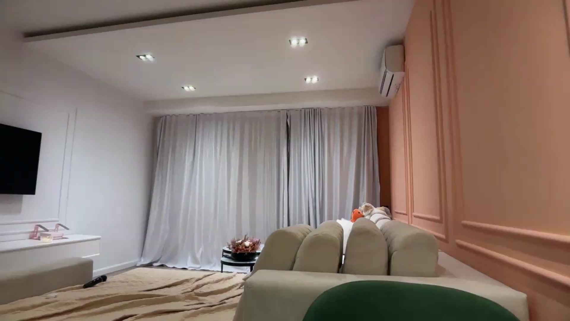 Gallery image thumbnail from SkySunFlower's myfreecams stream on, 07/08/2026, 23:20 image 13 of 20