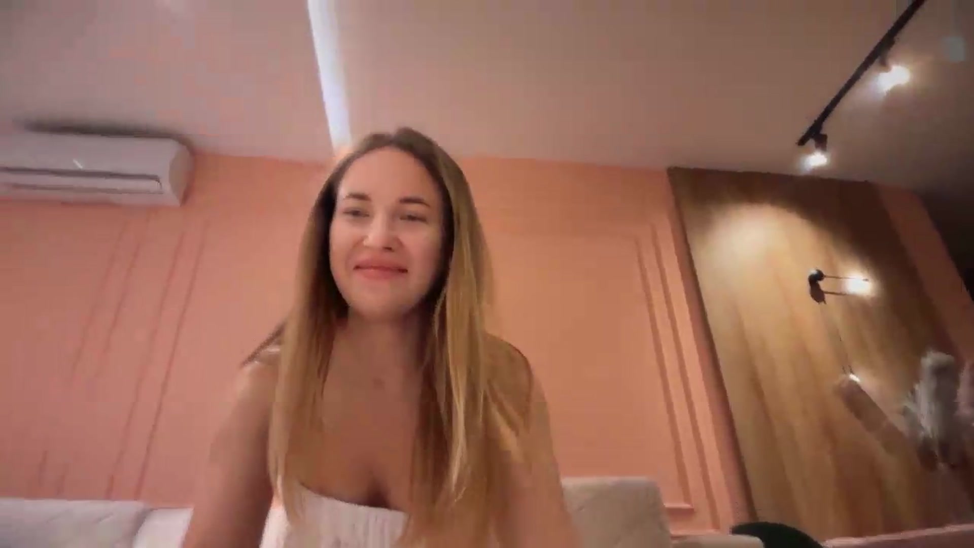 Gallery image thumbnail from SkySunFlower's myfreecams stream on, 07/10/2026, 22:23 image 9 of 20