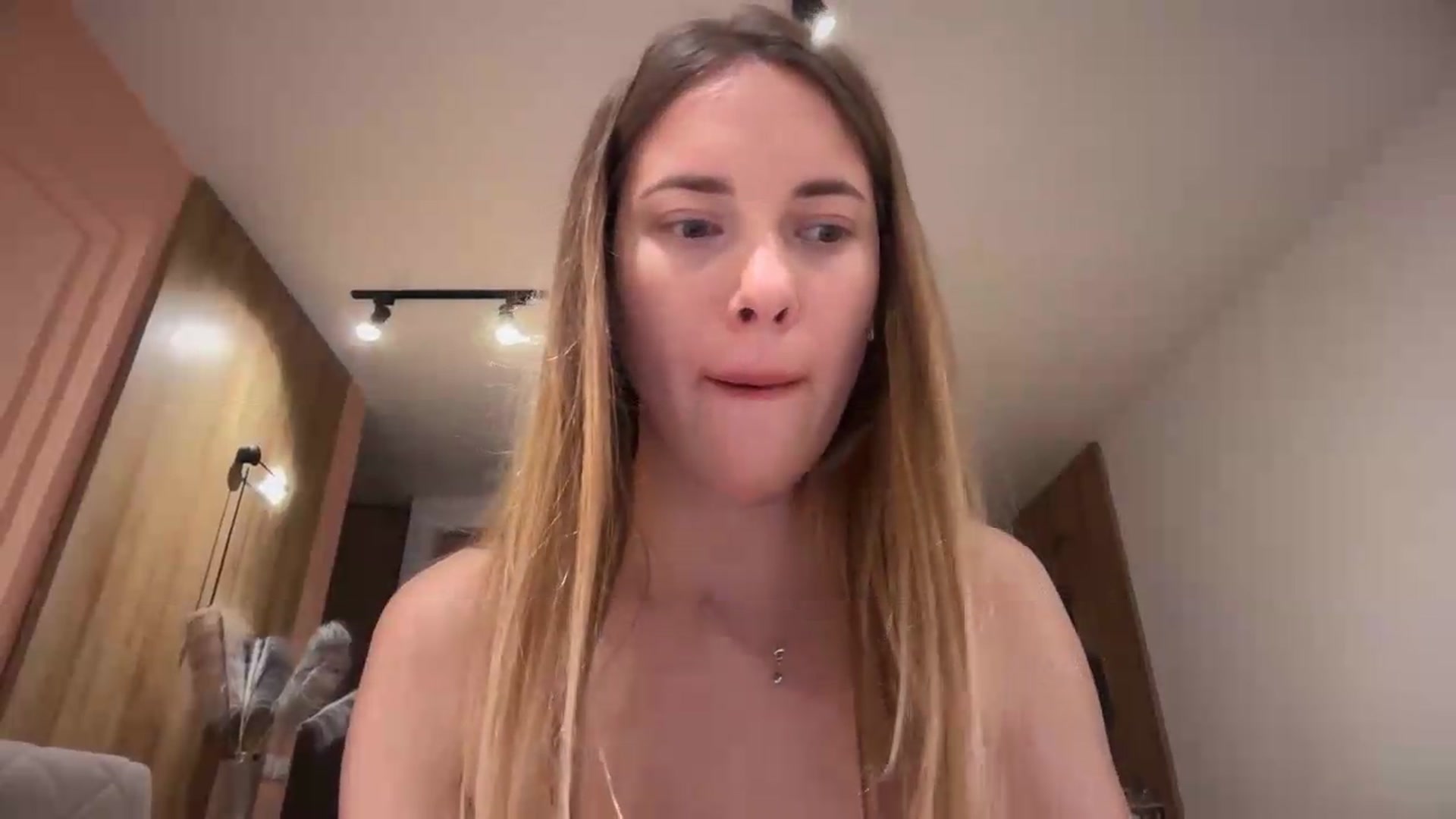 Gallery image thumbnail from SkySunFlower's myfreecams stream on, 07/10/2026, 23:13 image 12 of 20