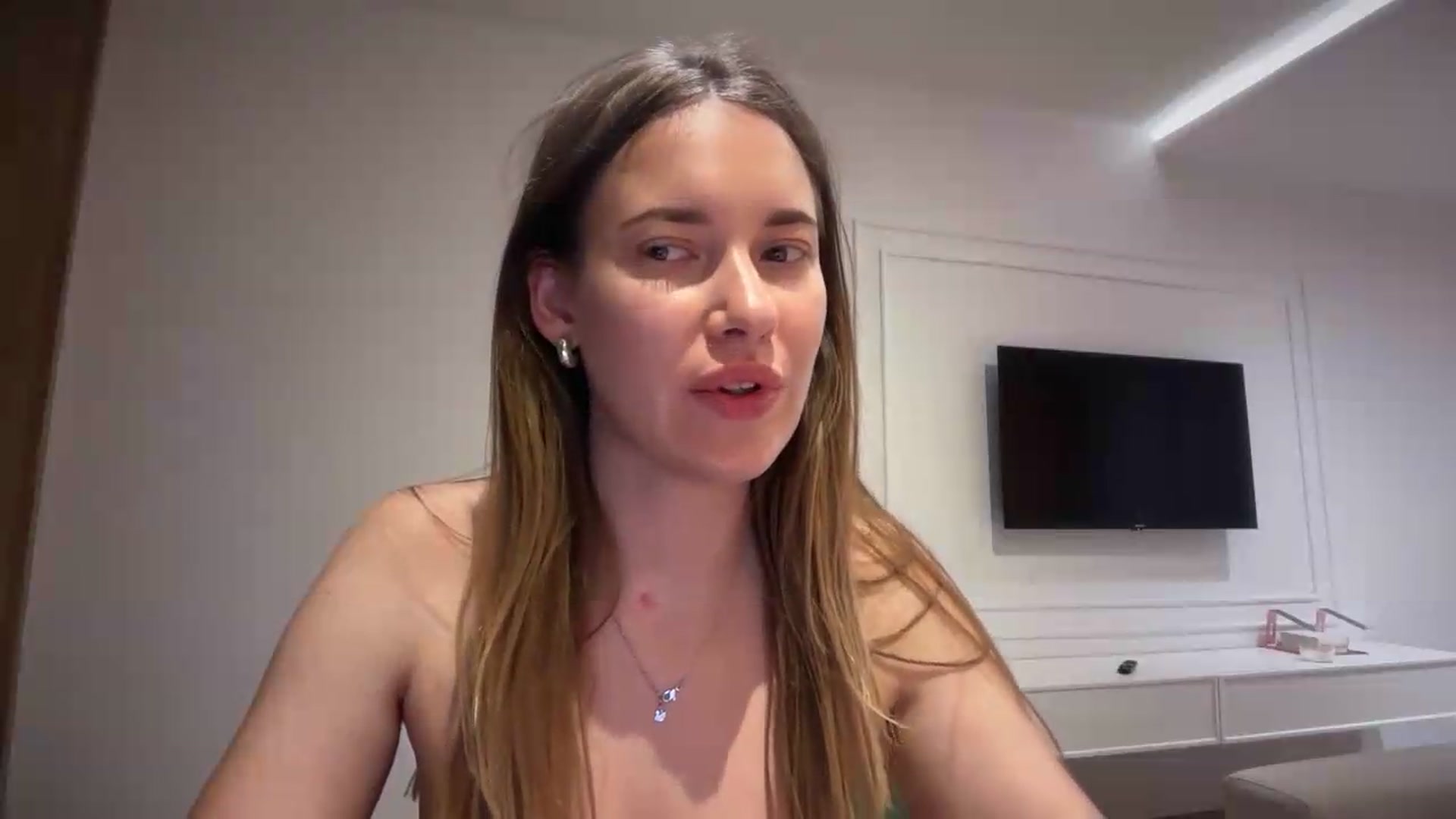 Gallery image thumbnail from SkySunFlower's myfreecams stream on, 07/12/2026, 05:03 image 10 of 20