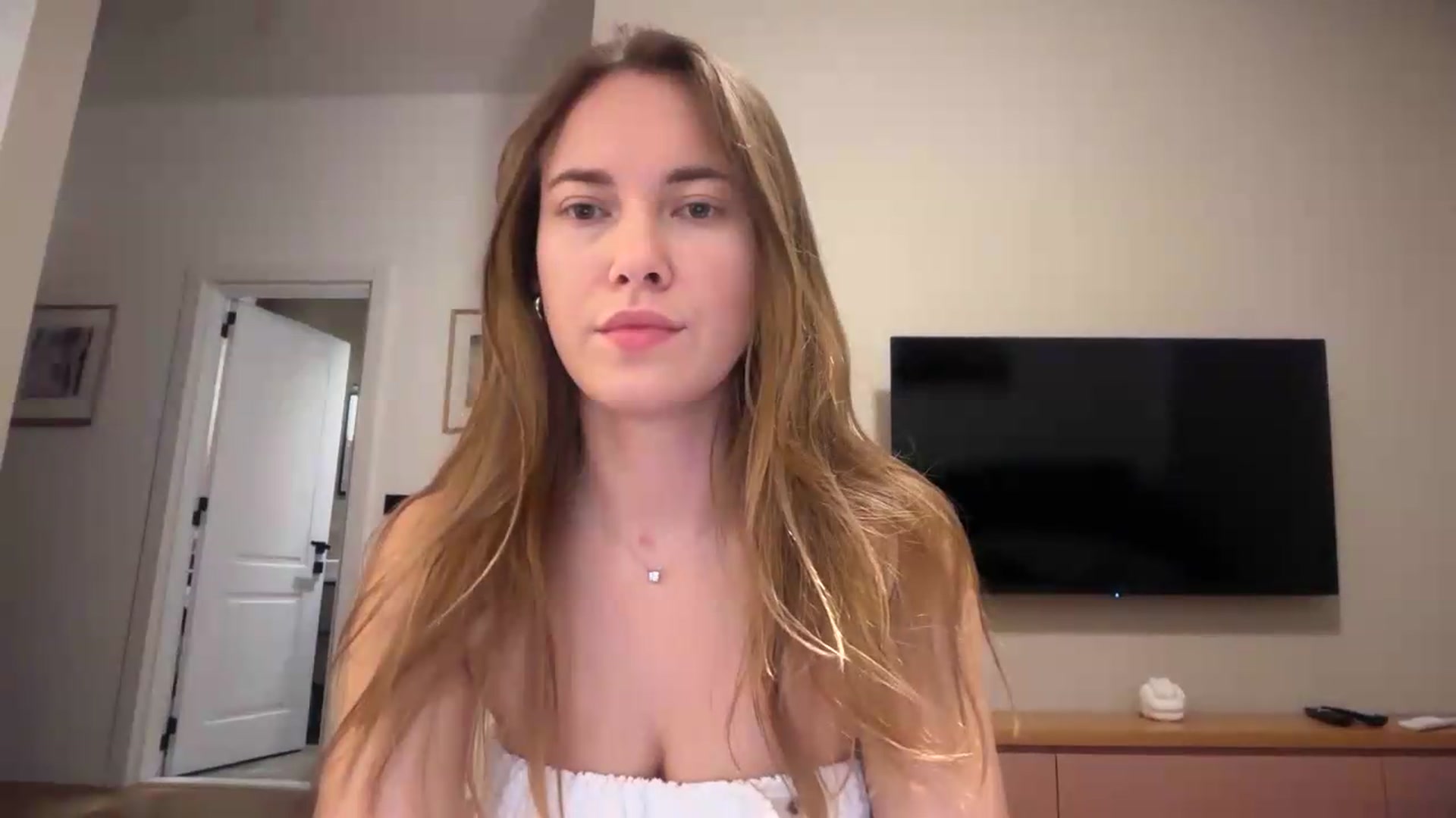 Gallery image thumbnail from SkySunFlower's myfreecams stream on, 07/13/2026, 24:16 image 20 of 20